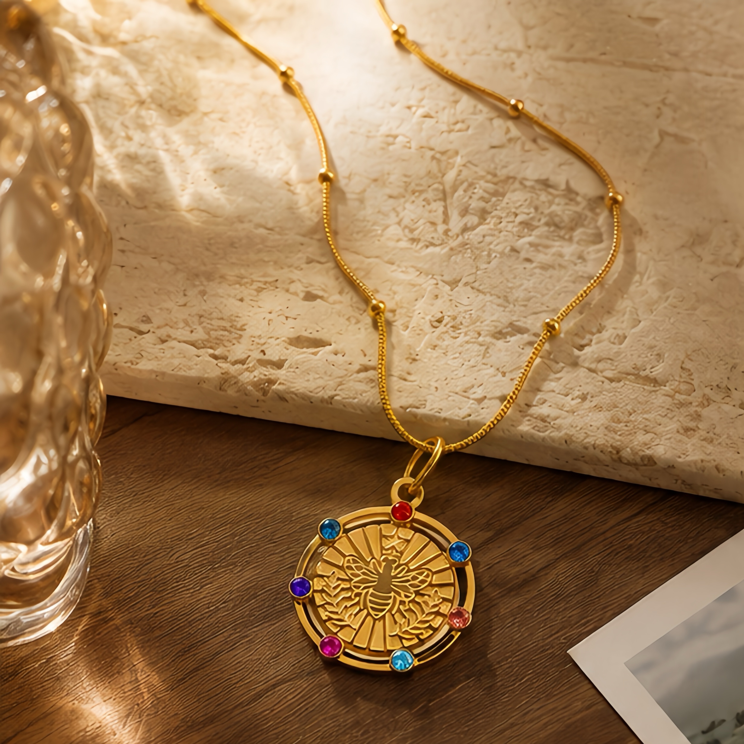 Retro embossed bee-colored diamond patterned stainless steel necklace, a light luxury mid-style accessory, a high-end aged retro collarbone necklace Application Scenario