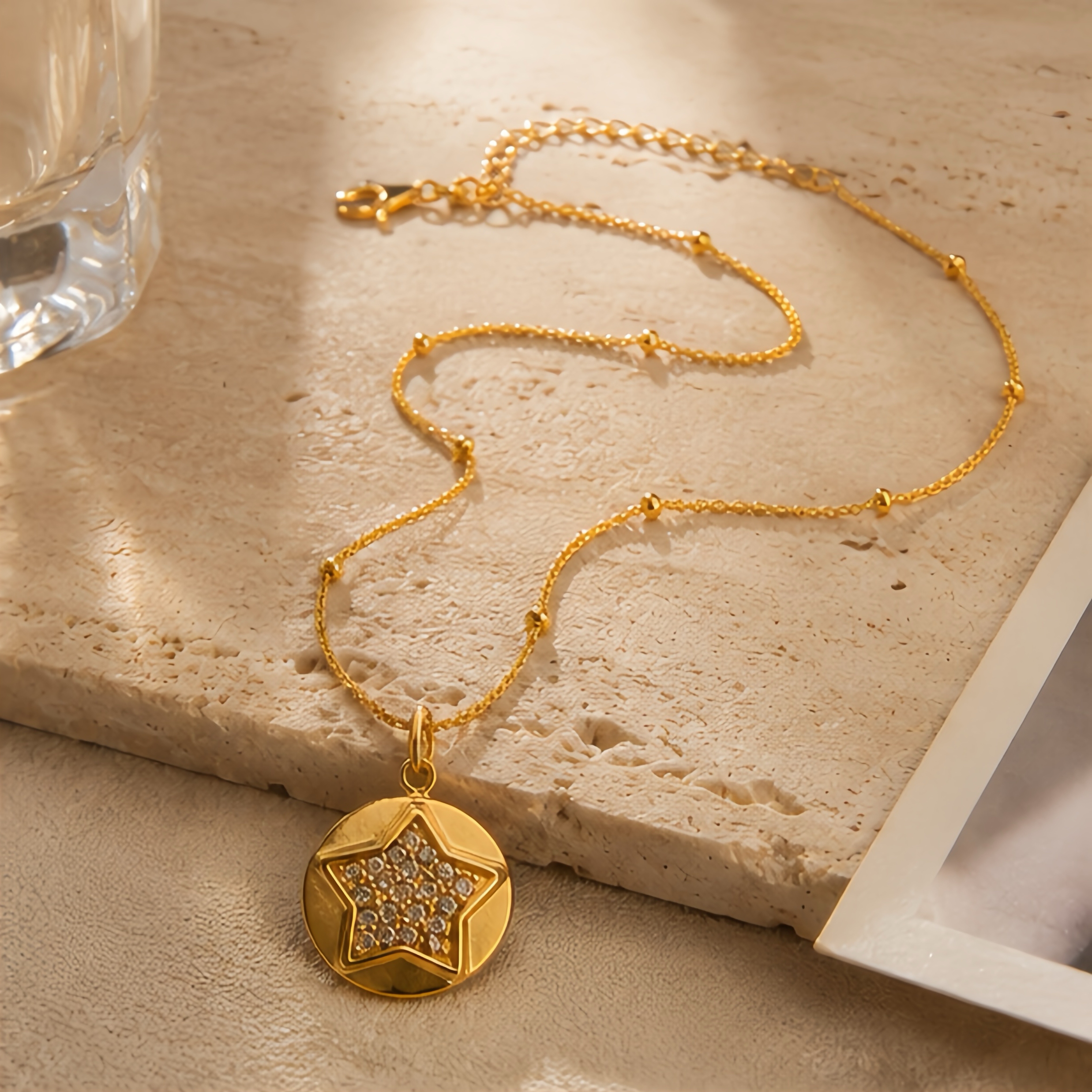 This star-studded pre-stainless steel necklace features a low-key and luxurious texture, high refinement, daily wear resistance, and anti-fading properties. It's a unique and high-end collarbone chain accessory details Picture