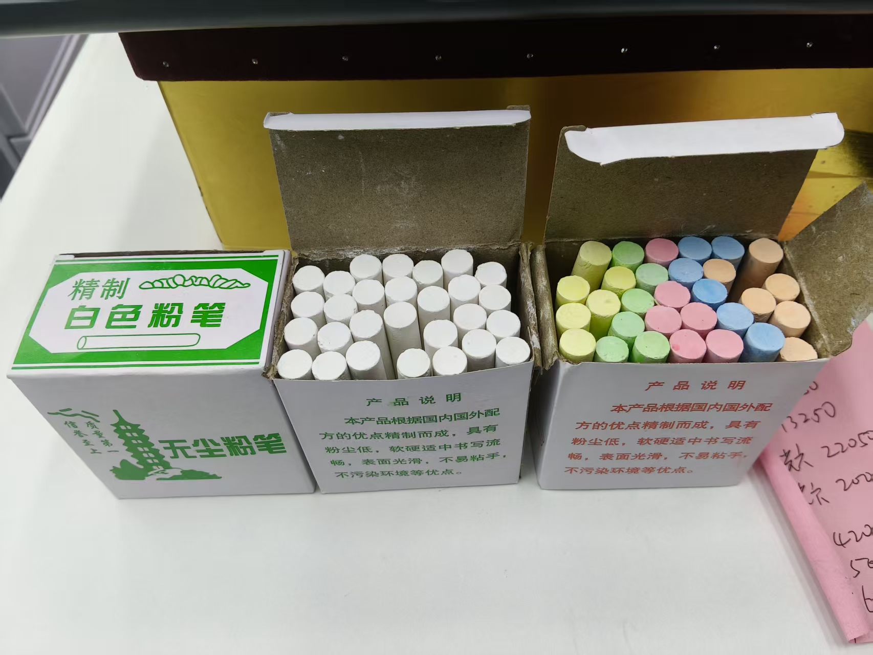 Dust-free chalk, teacher's round colored blackboard newspaper, bright children's special drawing non-toxic pen Item Picture