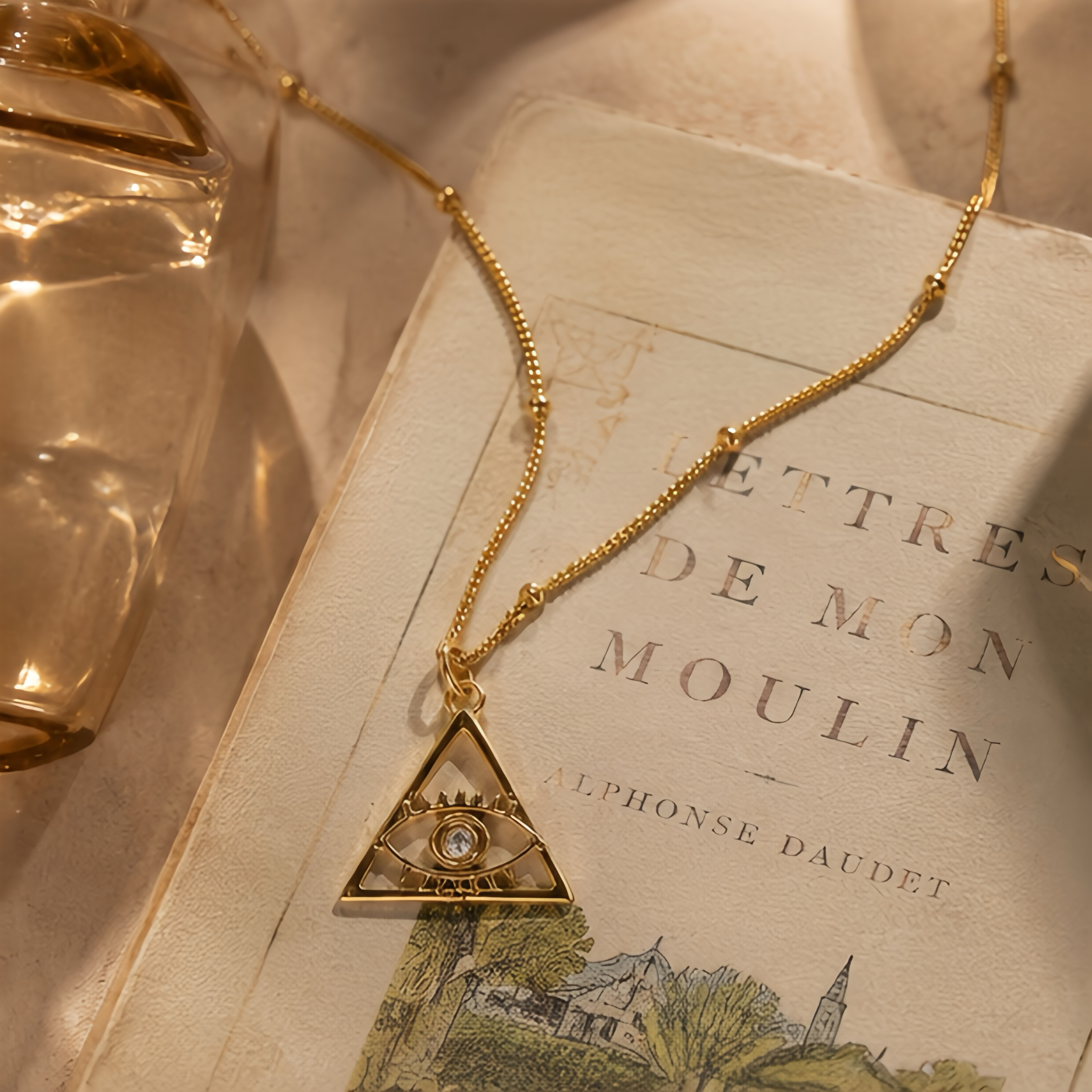 Horus Eye three-dimensional pendant snake bone chain, a mysterious and retro accessory with a medieval European and American style, exuding a high-end atmosphere. Stainless steel decorative necklace Application Scenario