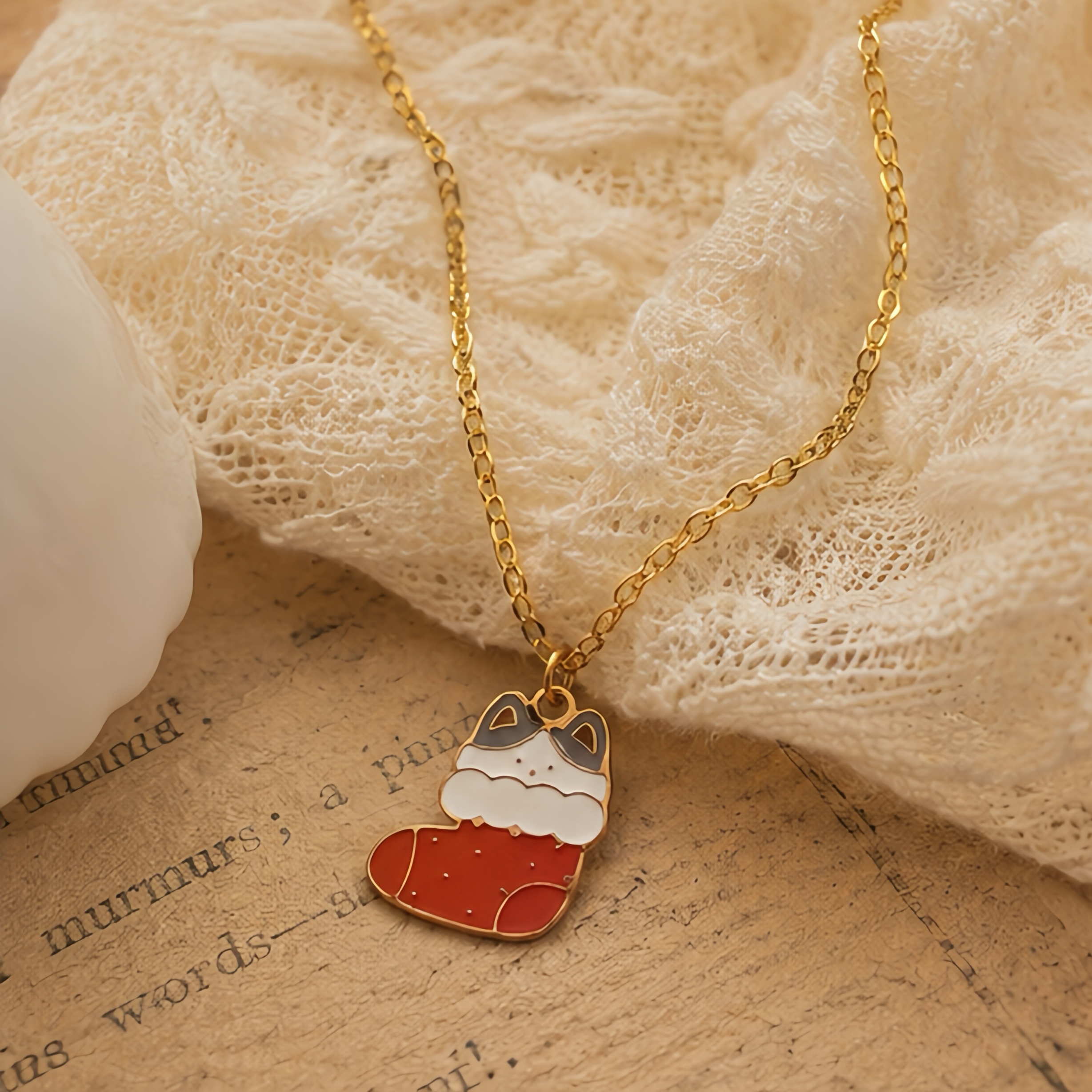 Christmas stockings, cat oil-dripping stainless steel pendant, soft and cute holiday accessories, versatile gifts for Christmas dates, not easy to fade, collarbone necklace Application Scenario