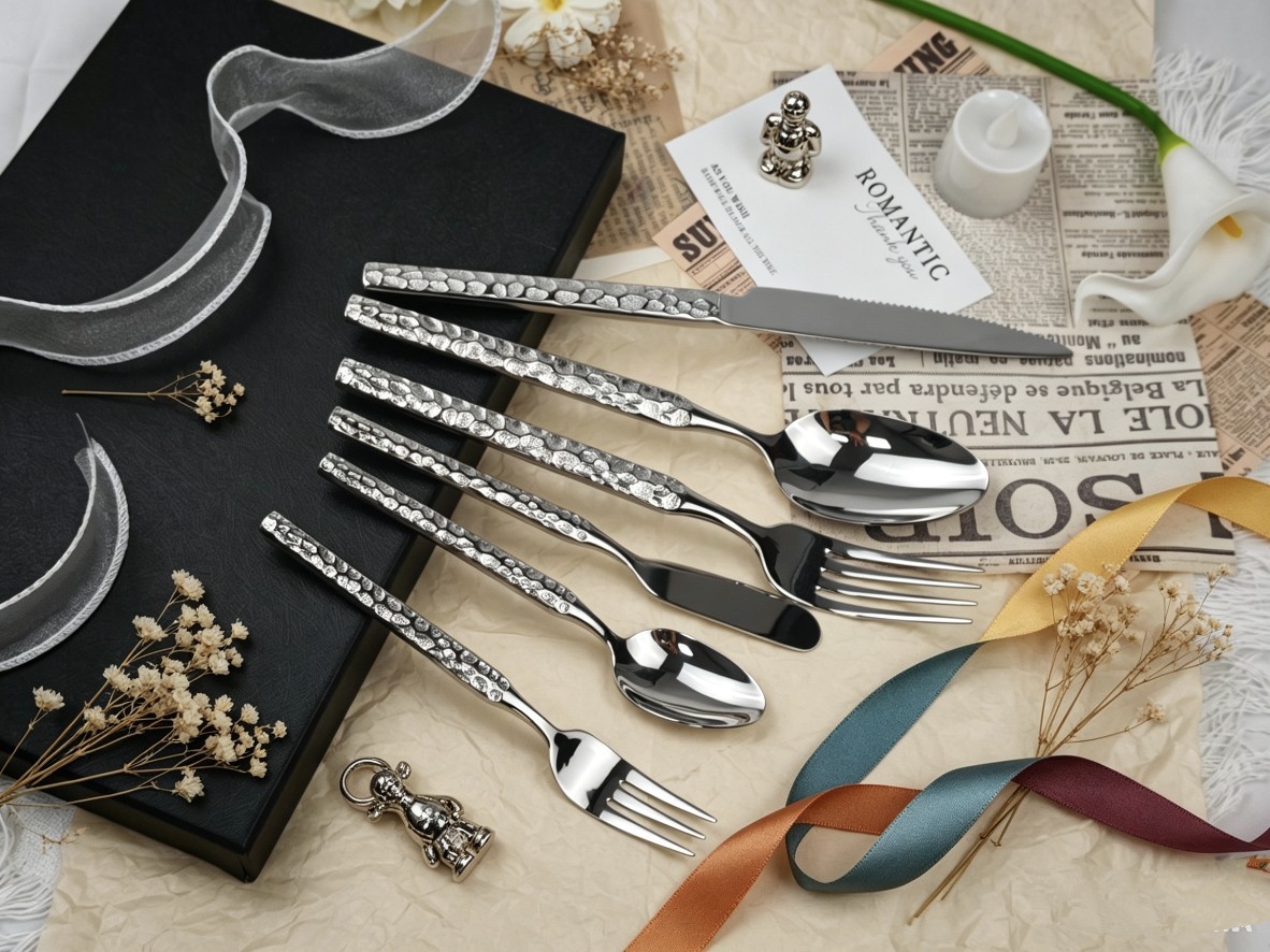 Five-piece cross-border silver 304 hammer-textured stainless steel tableware set for hotel knives, forks and spoons details Picture