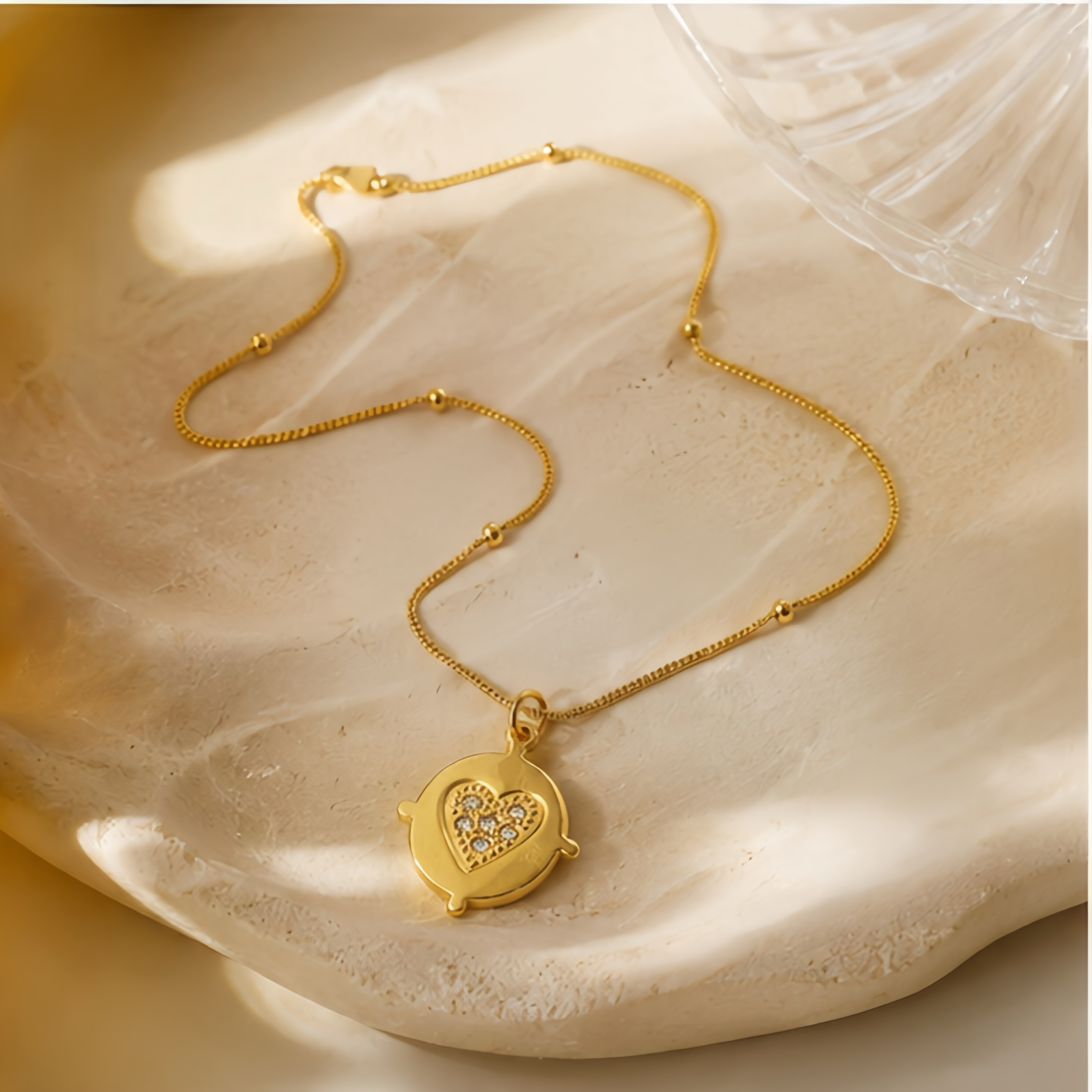 French retro oval heart diamond-encrusted pendant necklace for women, stainless steel non-fading snake bone chain, light luxury, exquisite and versatile, commuting collarbone chain as a gift details Picture