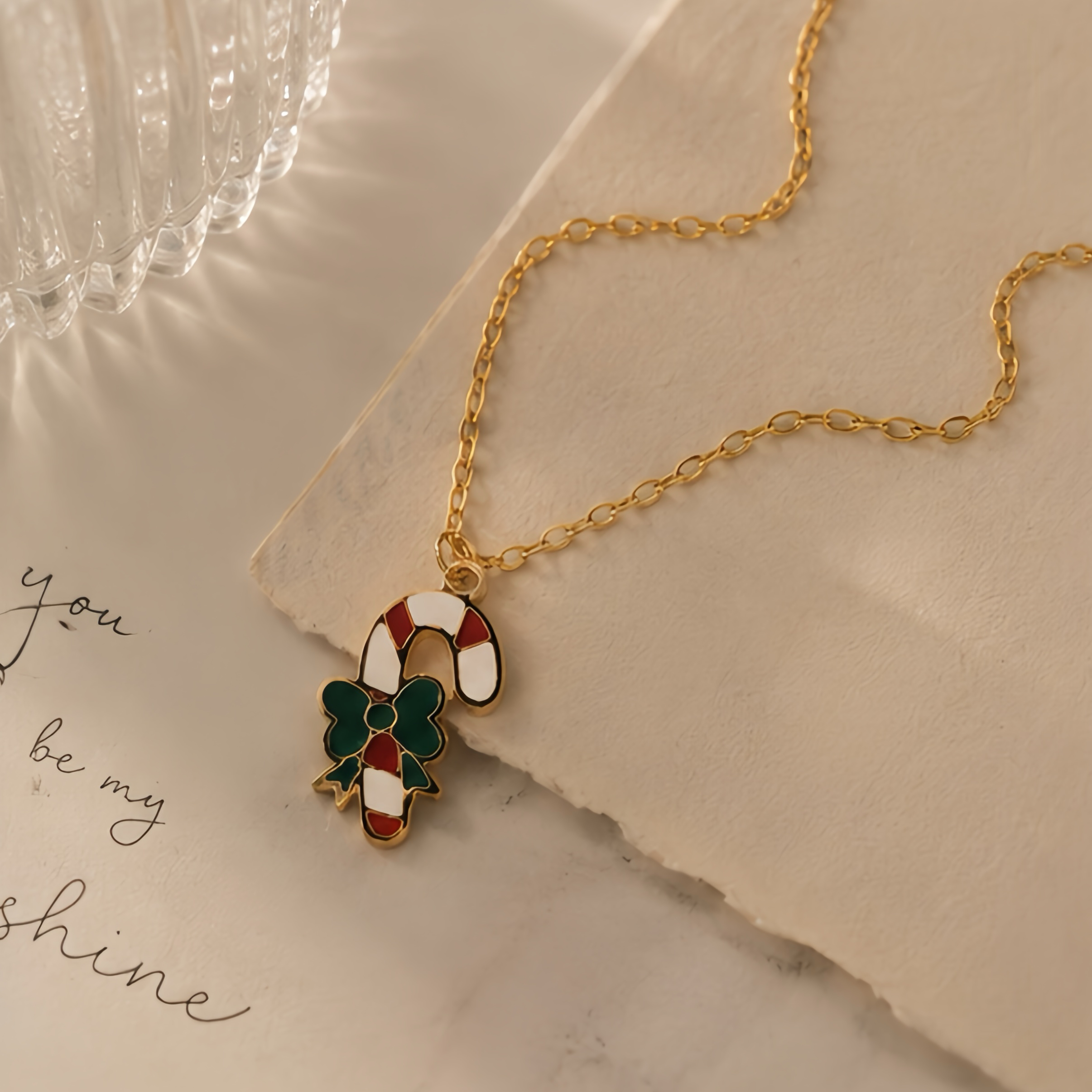 Retro Christmas color-blocking cane candy collarbone chain autumn and winter outfits, a unique and fresh basic style, a winter festive atmosphere, and a unique Instagram metal jewelry Retro Christmas color-blocking cane candy collarbone chain autumn and winter outfits, a unique and fresh basic style, a winter festive atmosphere, and a unique Instagram metal jewelry