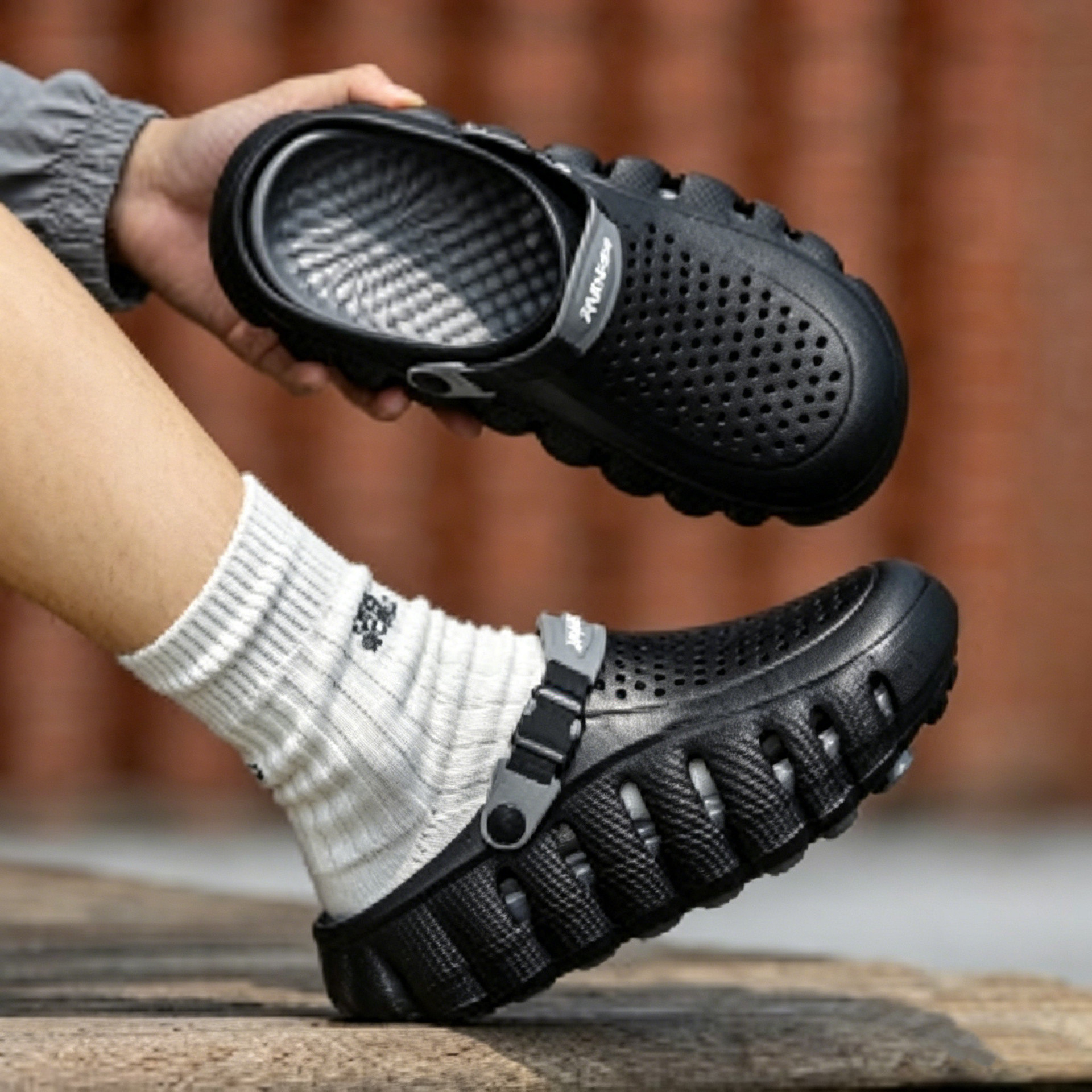 Summer new EVA crocs for foreign trade, couple style, casual flip-flops and fashionable beach shoes Application Scenario