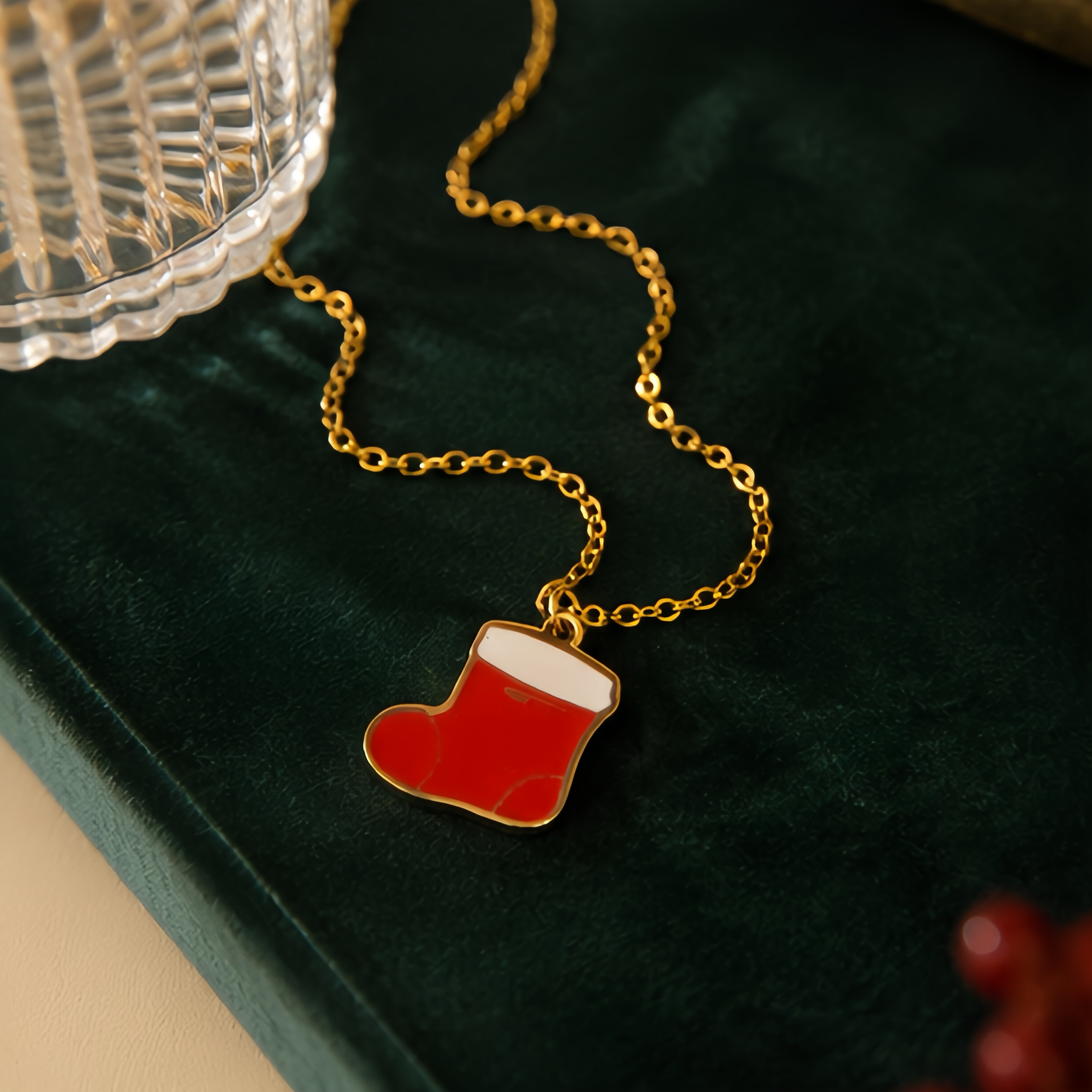 Christmas red sock oil drip pendant necklace, winter festival ins European and American style outfit, niche atmosphere, simple commuting metal decoration necklace Christmas red sock oil drip pendant necklace, winter festival ins European and American style outfit, niche atmosphere, simple commuting metal decoration necklace