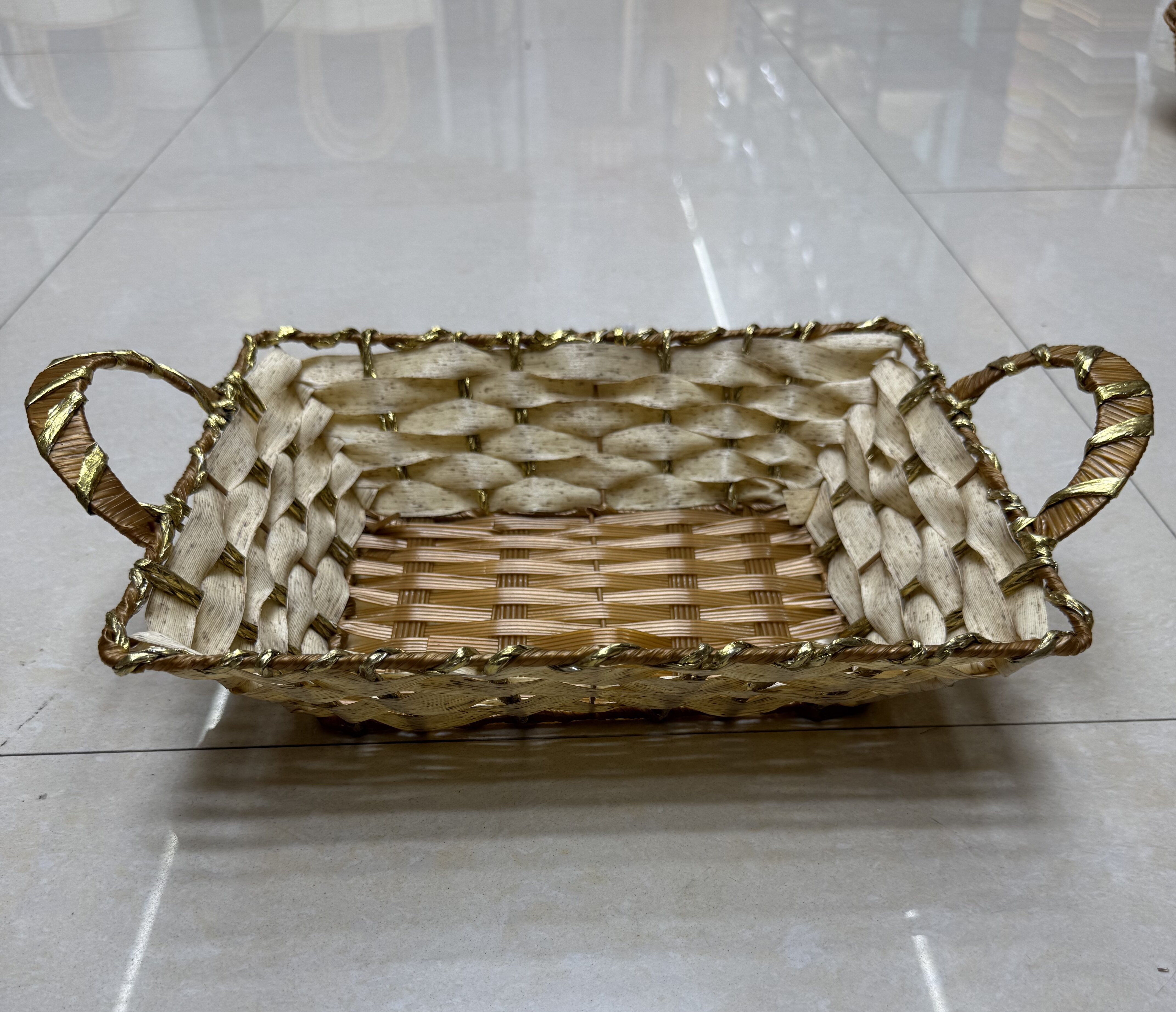 Beige rubber with golden thread rectangular lugs storage basin, fruit and snack basket, bread basket, toy storage basket, supermarket gift packaging basket, souvenir packaging basket, kitchen sauce storage basket, vegetable basket, tissue paper storage basket, cosmetics basket details Picture