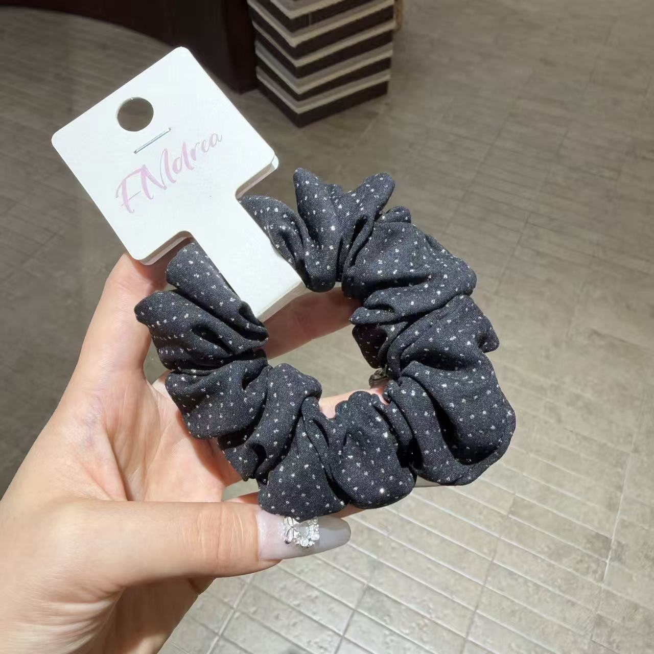 高颜值奶油色波点大肠发圈 柔软显瘦爆款 简约精致韩版小清新发圈大肠发圈饰品发饰