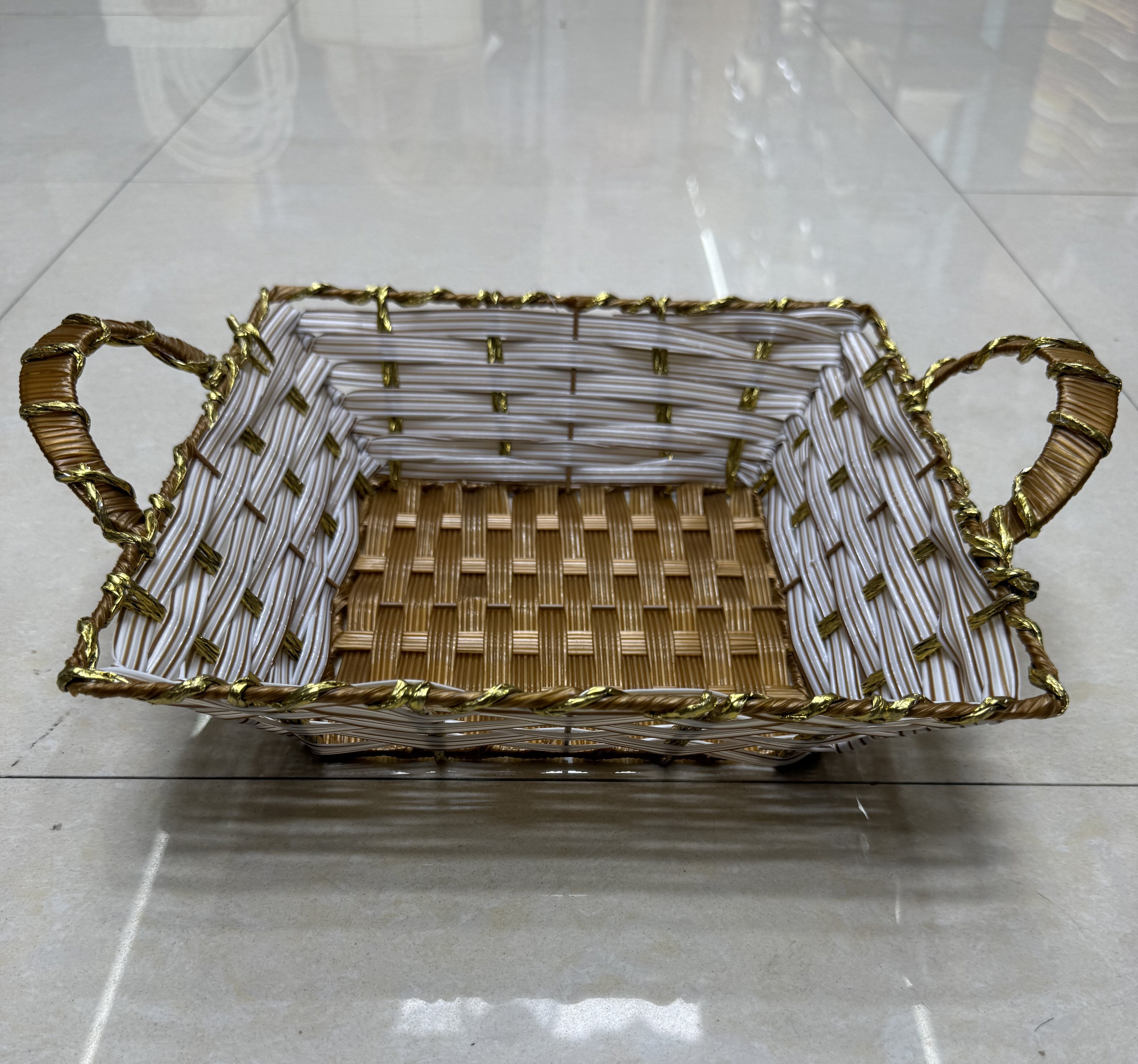Platinum rubber with gold thread square ear-pulling storage basin, fruit and snack basket, bread basket, toy storage basket, supermarket gift packaging basket, souvenir packaging basket, kitchen sauce storage basket, vegetable basket, tissue paper storage basket, cosmetics basket Specification image