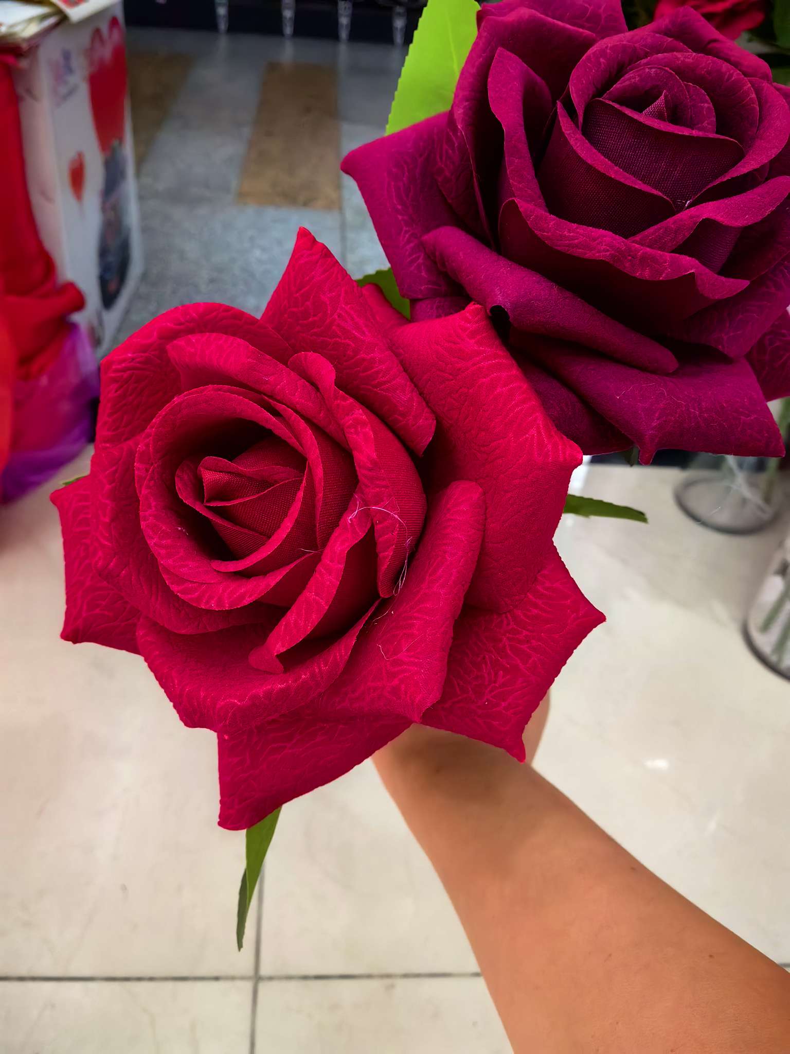 Single rose, Valentine's Day rose, artificial rose, gift flower, wedding and festive supplies, embossed large-horn rose artificial bouquet details Picture