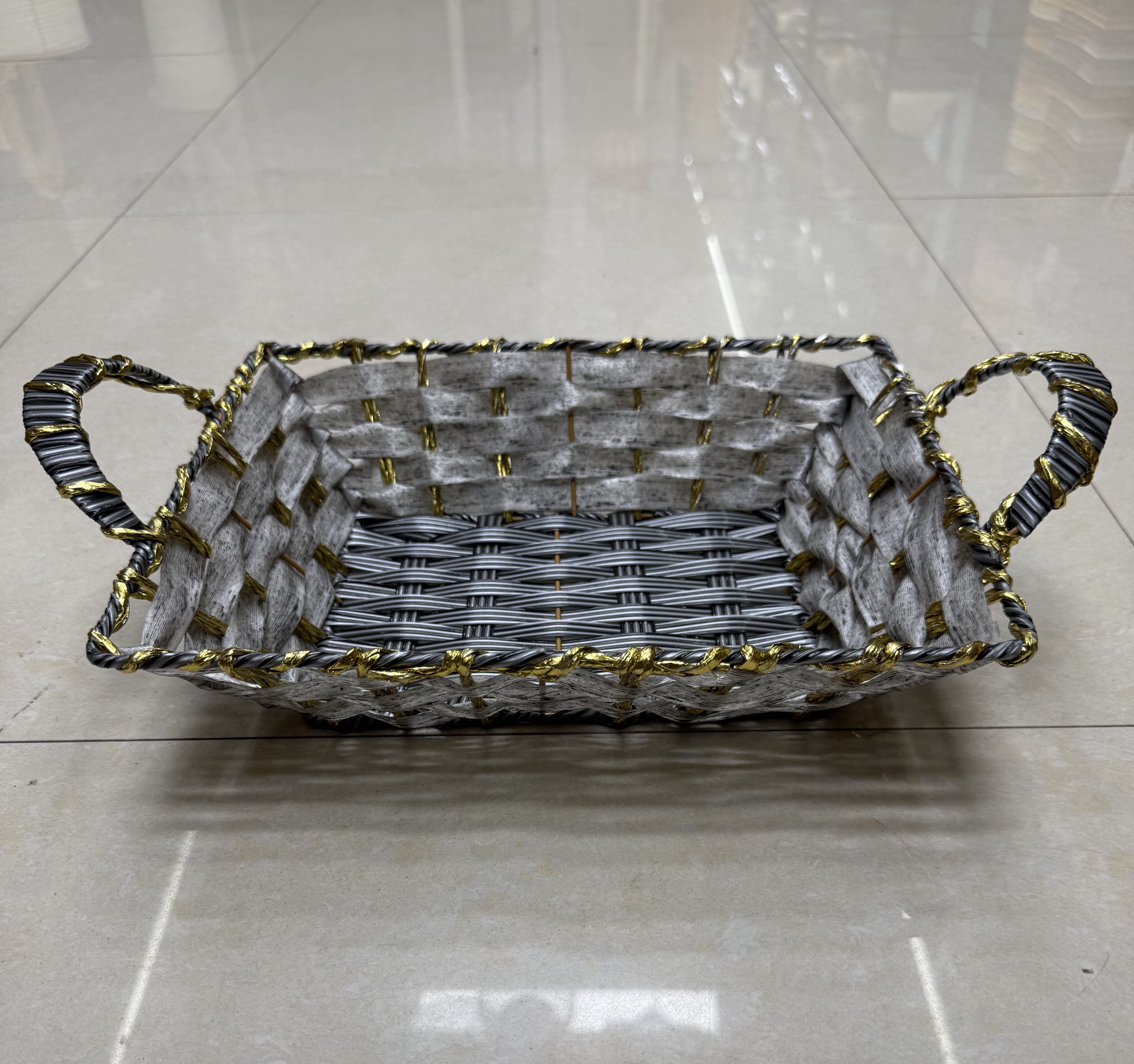 Black and gray rubber with golden thread rectangular lugs storage basin, fruit and snack basket, bread basket, toy storage basket, supermarket gift packaging basket, souvenir packaging basket, kitchen sauce storage basket, vegetable basket, tissue paper storage basket, cosmetics basket details Picture