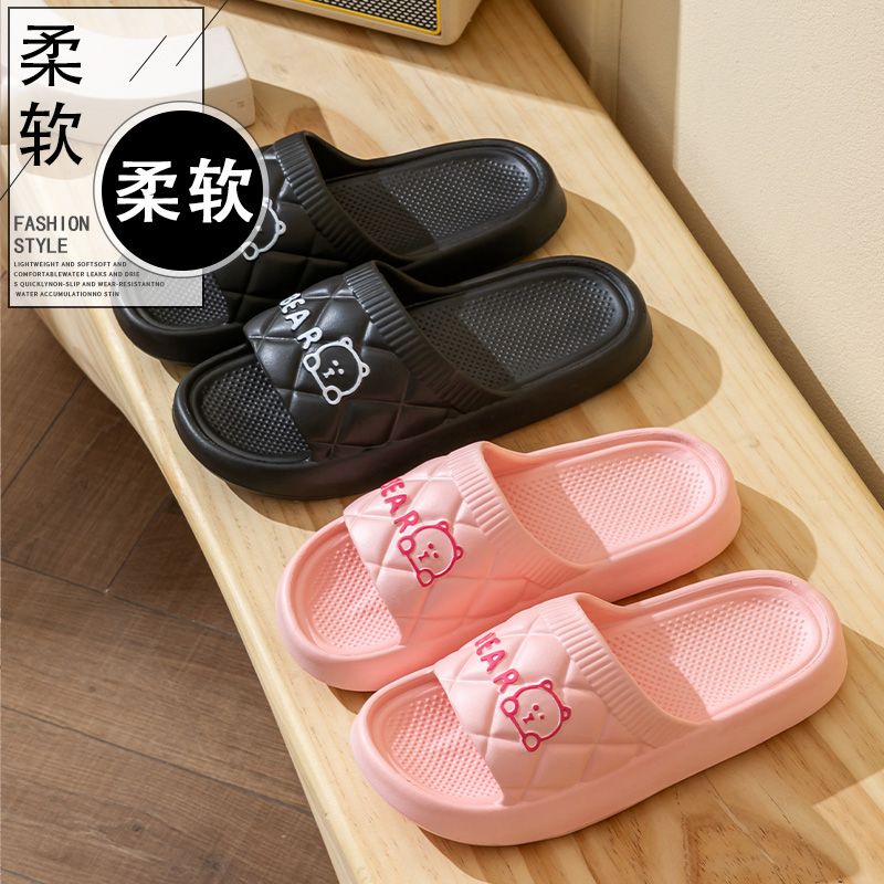 New foreign trade cartoon bear slippers for women, summer home, bathroom, shower room, comfortable cooling slippers for outdoor use Application Scenario