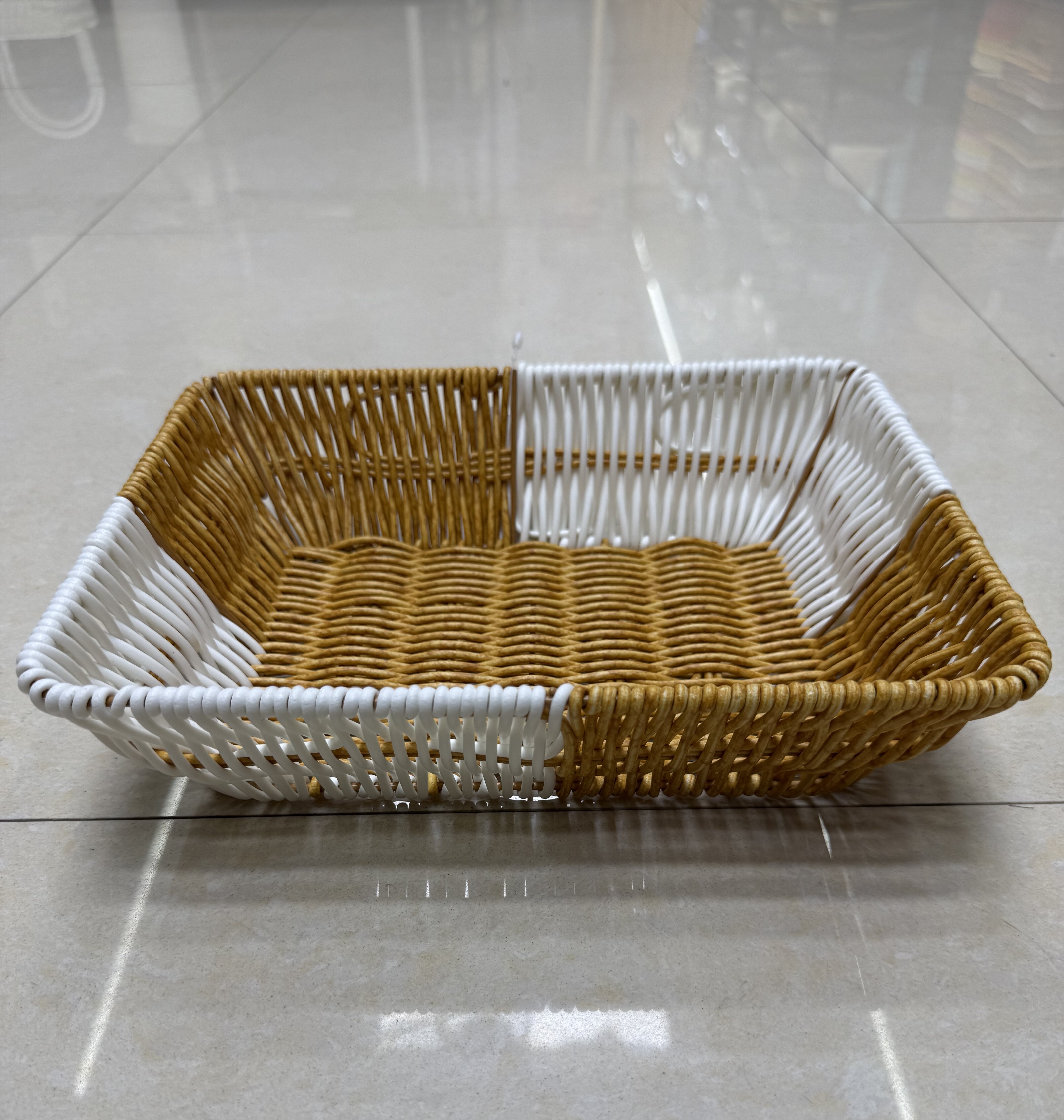 White and yellow rectangular wicker storage basin, fruit and snack basket, bread basket, toy storage basket, supermarket gift packaging basket, souvenir packaging basket, kitchen sauce storage basket, vegetable basket, tissue paper storage basket, cosmetics basket details Picture
