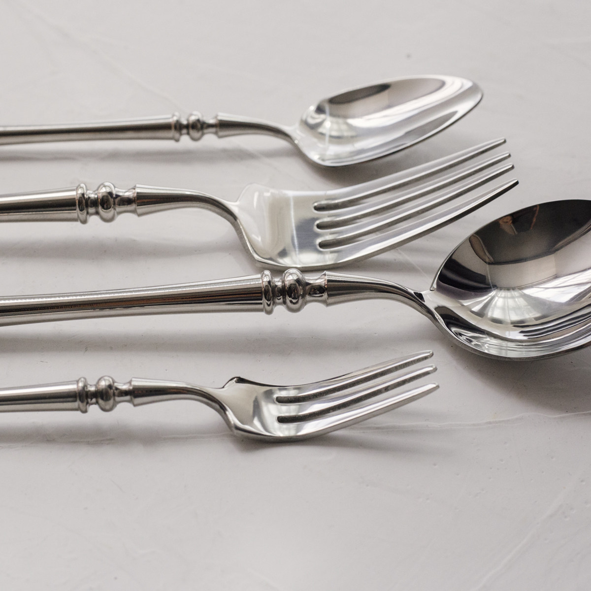Legendary 304 stainless steel Western tableware, creative hotel restaurant high-end steak knife, fork, spoon, dessert fork and spoon set Application Scenario