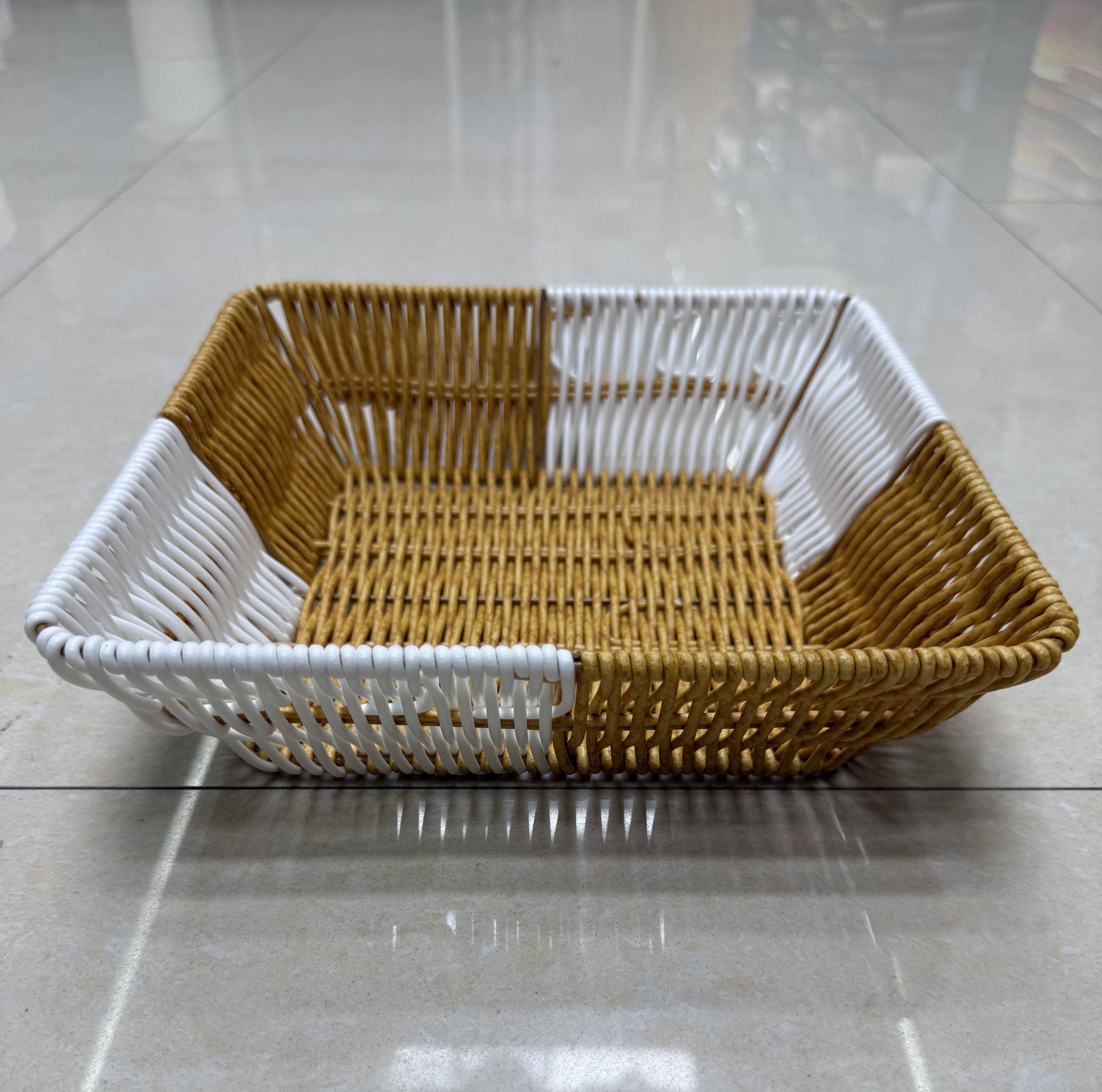 White and yellow wicker square storage basin, fruit and snack basket, bread basket, toy storage basket, supermarket gift packaging basket, souvenir packaging basket, kitchen sauce storage basket, vegetable basket, tissue paper storage basket, cosmetics basket details Picture