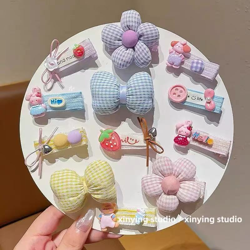 Sweet and cute children's fabric hair clips, baby cartoon flower bow hair accessories, versatile hair clips and headwear for little girls Application Scenario