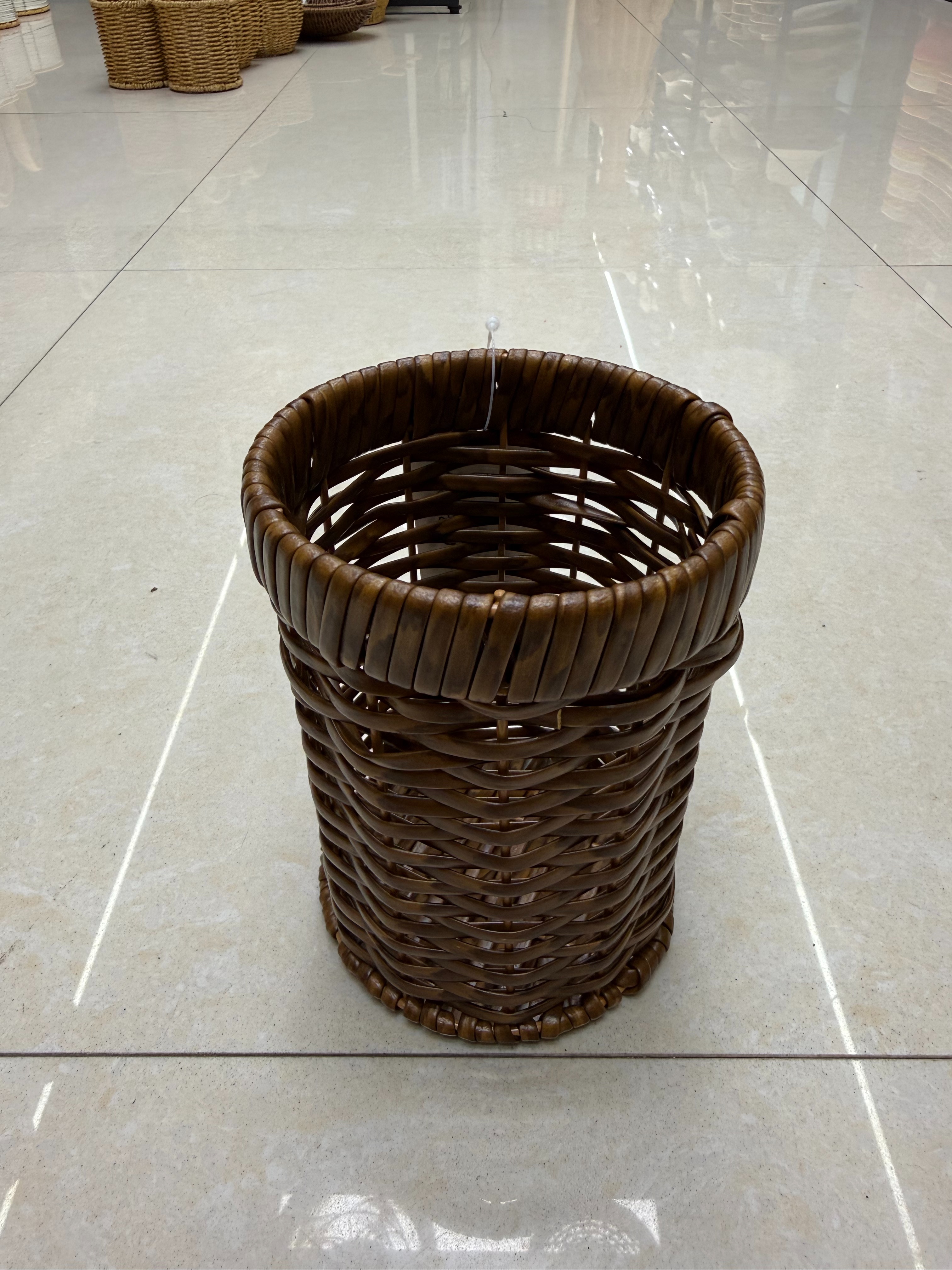 Brown imitation rattan woven round pen holder, pencil, black pen, slanted pen holder, teacher's stationery pen holder, tape measure, ruler, straight tube cup, home small items storage items details Picture