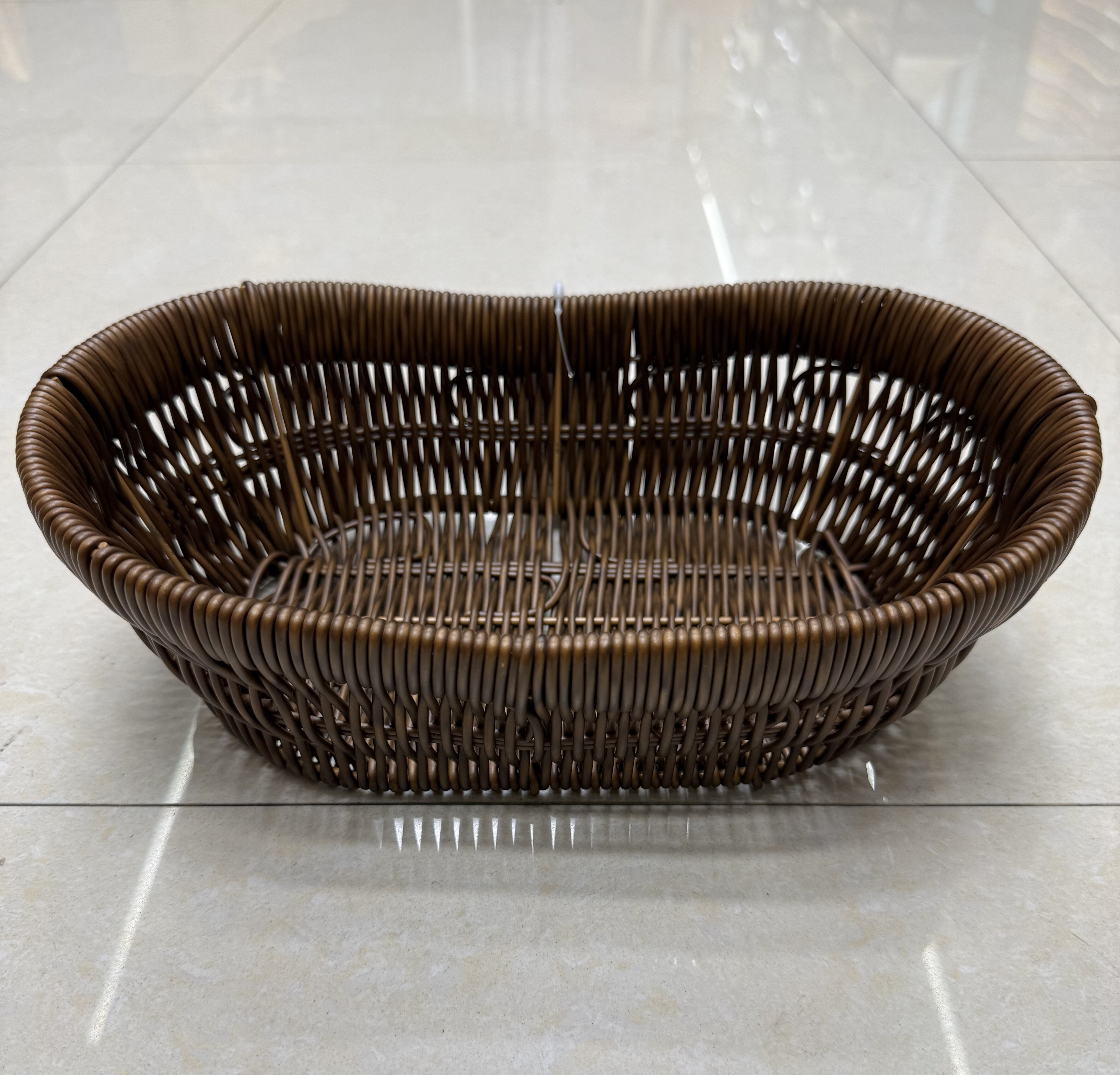 Brown vine-like ingot-shaped storage basin, fruit and snack basket, bread basket, toy storage basket, supermarket gift packaging basket, souvenir packaging basket, kitchen sauce storage basket, vegetable basket, tissue paper storage basket, cosmetics basket Specification image