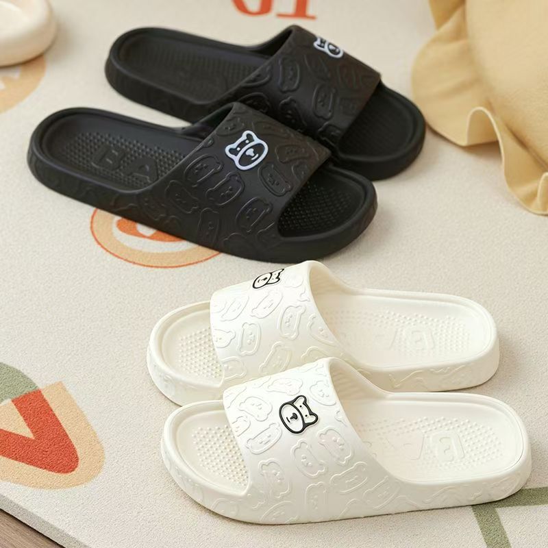 The new summer cool slippers for foreign trade are suitable for women to wear indoors and outdoors. They have thick soles that feel like stepping on feces and soft soles that are comfortable for men details Picture