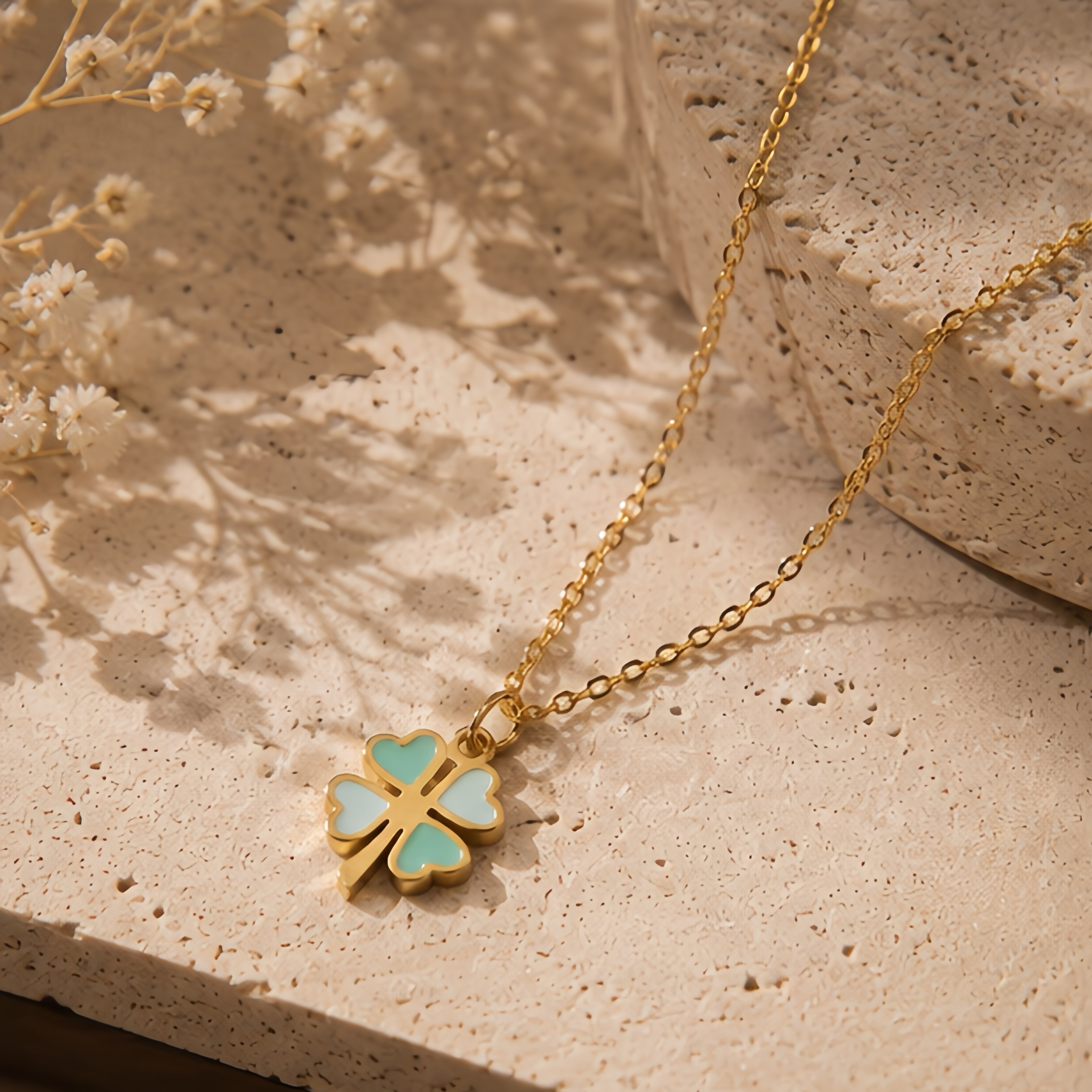Contrasting mint green four-leaf clover oil-dripping pendant, stainless steel, fresh light color, niche daily commuting, gentle forest style, girlish collarbone neck accessory Specification image