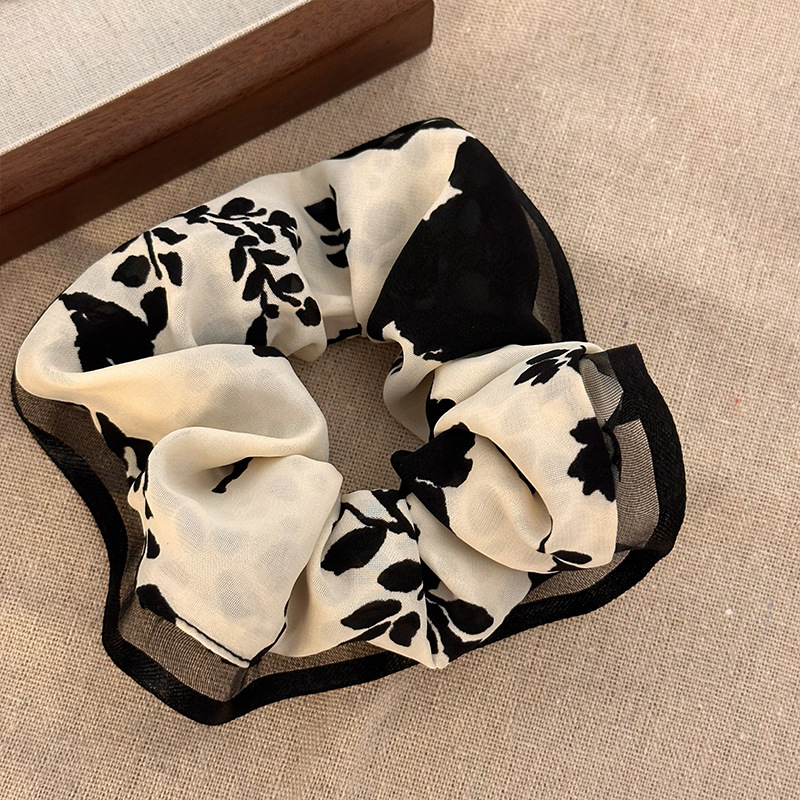 The new retro printed bow ink-wash skirt hem, hair band and headband exude a gentle and elegant feminine touch Item Picture
