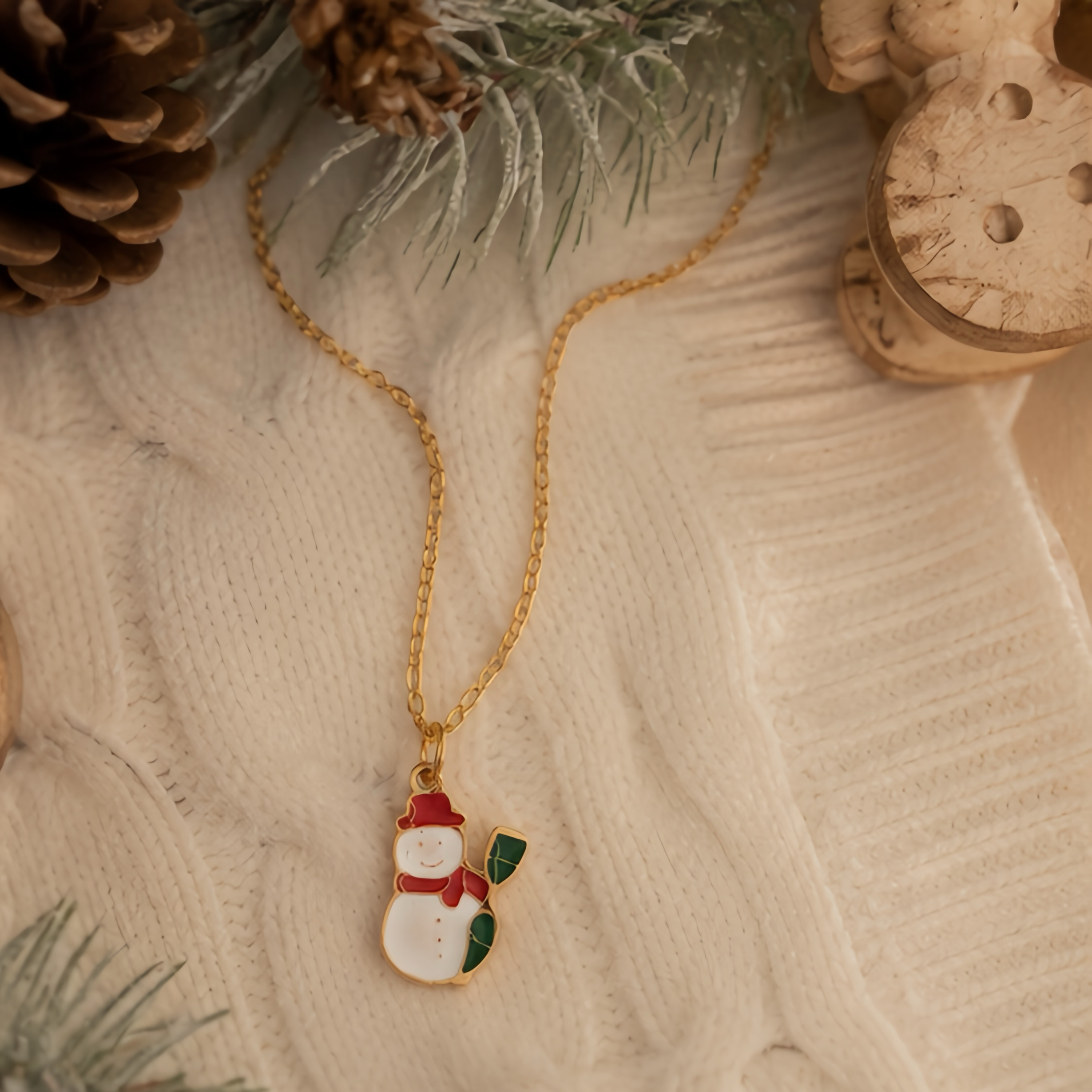 Playful winter snowman metal oil drip pendant necklace, holiday limited edition cute mini pendant, Christmas atmosphere, simple daily accessory for girls Application Scenario
