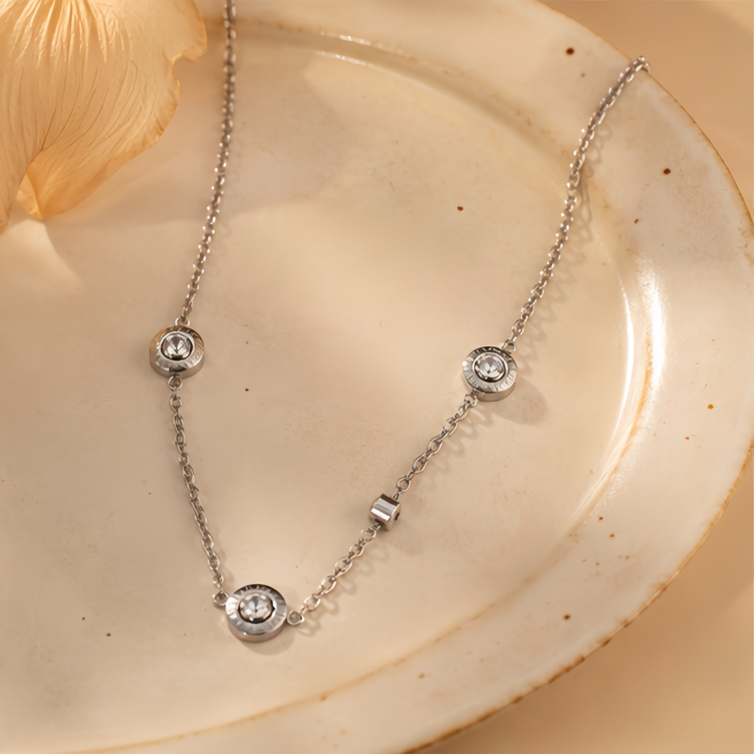 Silver three-ring diamond-encrusted patchwork necklace, stainless steel cold-toned minimalist style, niche texture, light mature style, commuter fine collarbone neck accessory details Picture