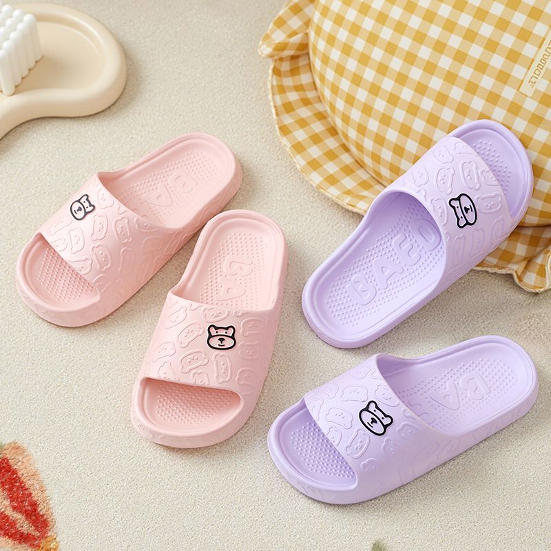 The new summer cool slippers for foreign trade are suitable for women to wear indoors and outdoors. They have thick soles that feel like stepping on feces and soft soles that are comfortable for men Item Picture