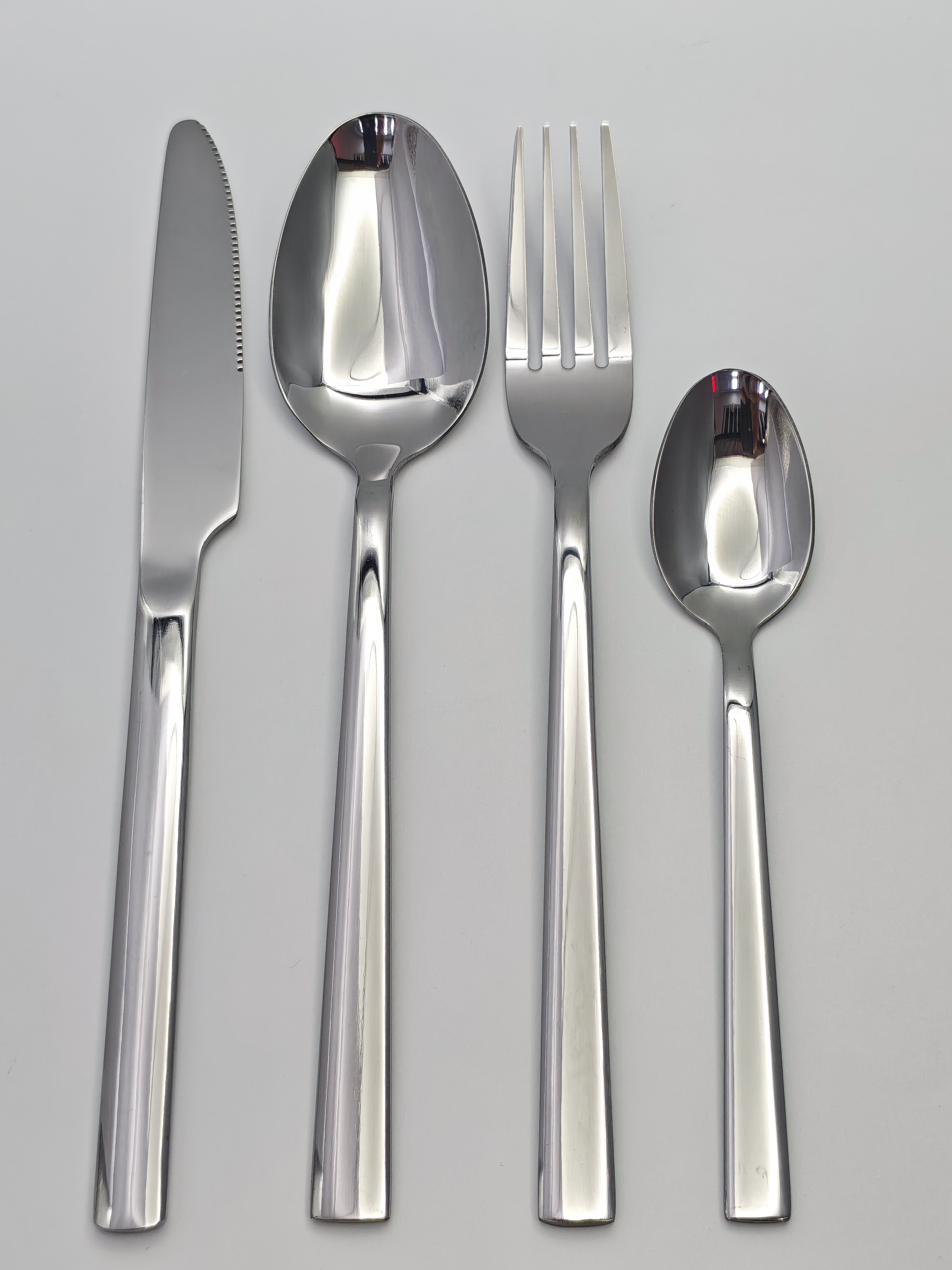 Silver stainless steel knife, fork and spoon five-pointed tableware set, black gift box, 24pieces set Application Scenario