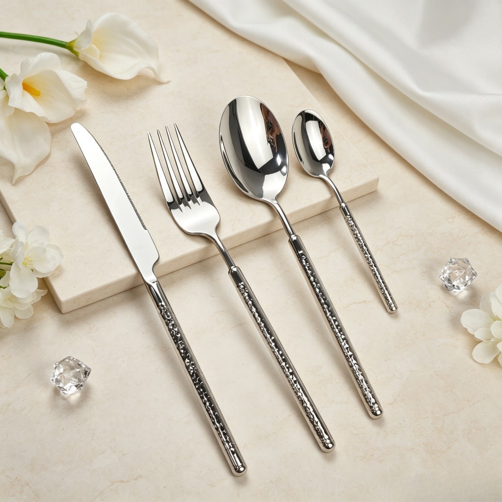 304 Silver hammer-textured stainless steel Western tableware, stainless steel knives, forks and spoons, high-end hotel restaurant exquisite tableware set Application Scenario