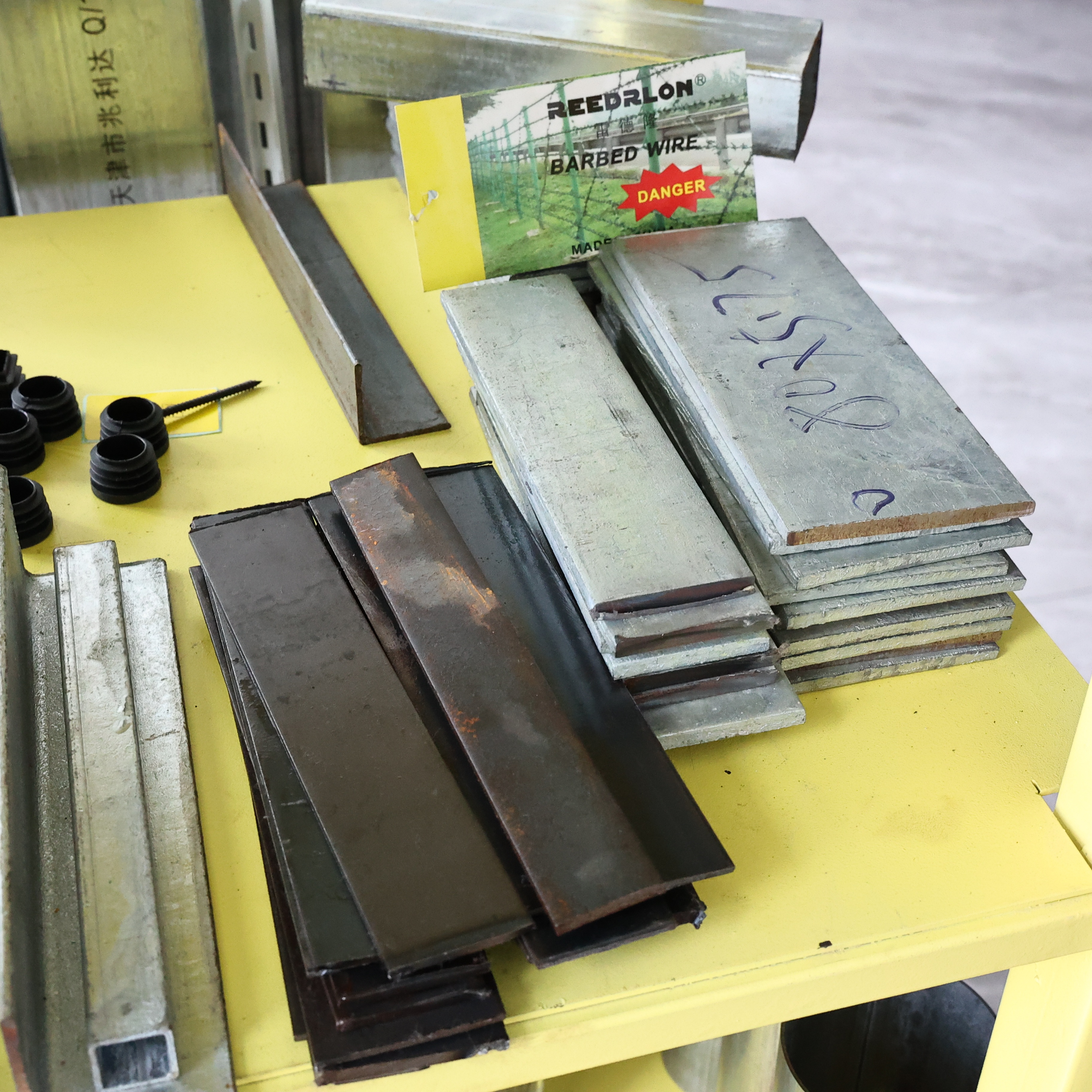 Flat iron, cold-drawn flat steel, flat iron slitted flat iron, flat steel black flat iron, galvanized flat iron, hot-dip galvanized flat iron details Picture