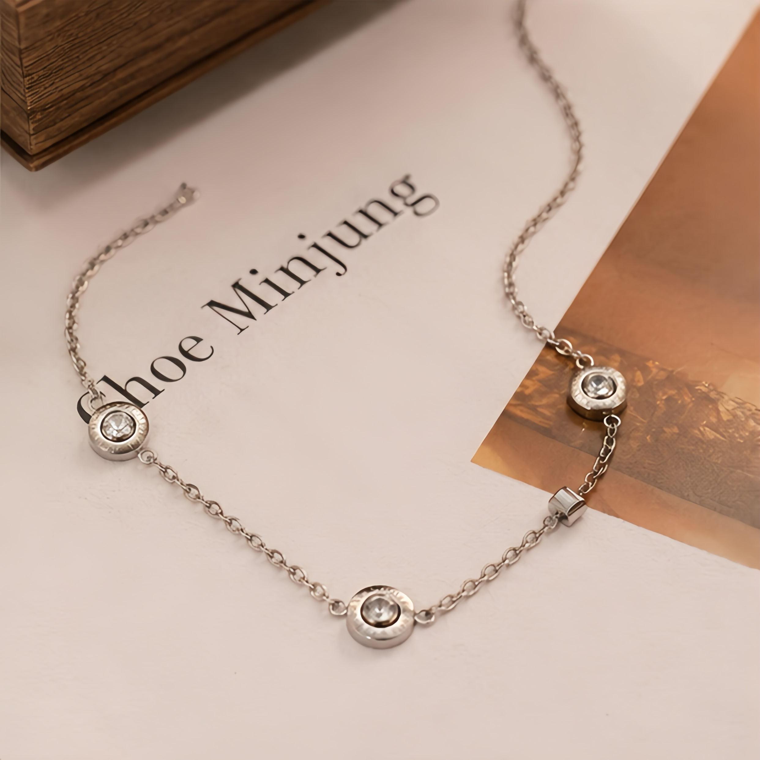 Silver three-ring diamond-encrusted patchwork necklace, stainless steel cold-toned minimalist style, niche texture, light mature style, commuter fine collarbone neck accessory Specification image