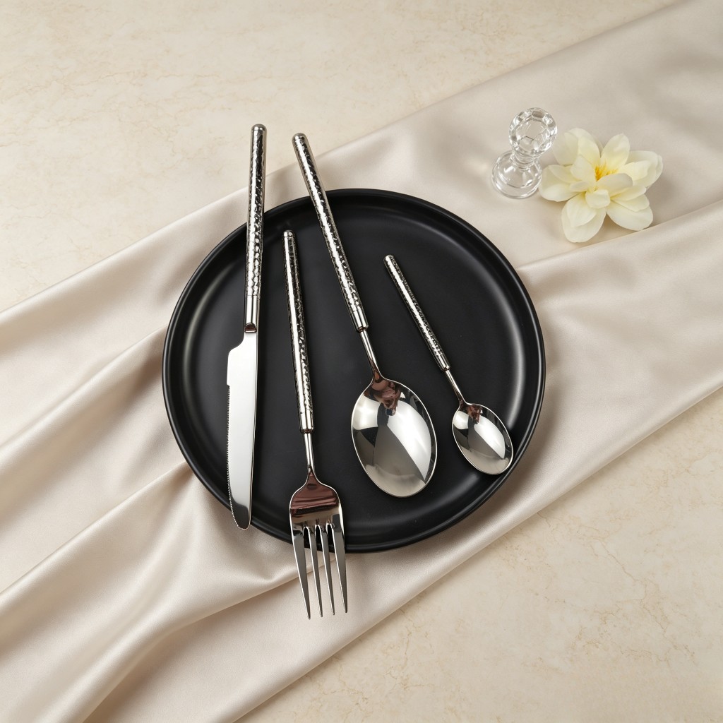 304 Silver hammer-textured stainless steel Western tableware, stainless steel knives, forks and spoons, high-end hotel restaurant exquisite tableware set Item Picture
