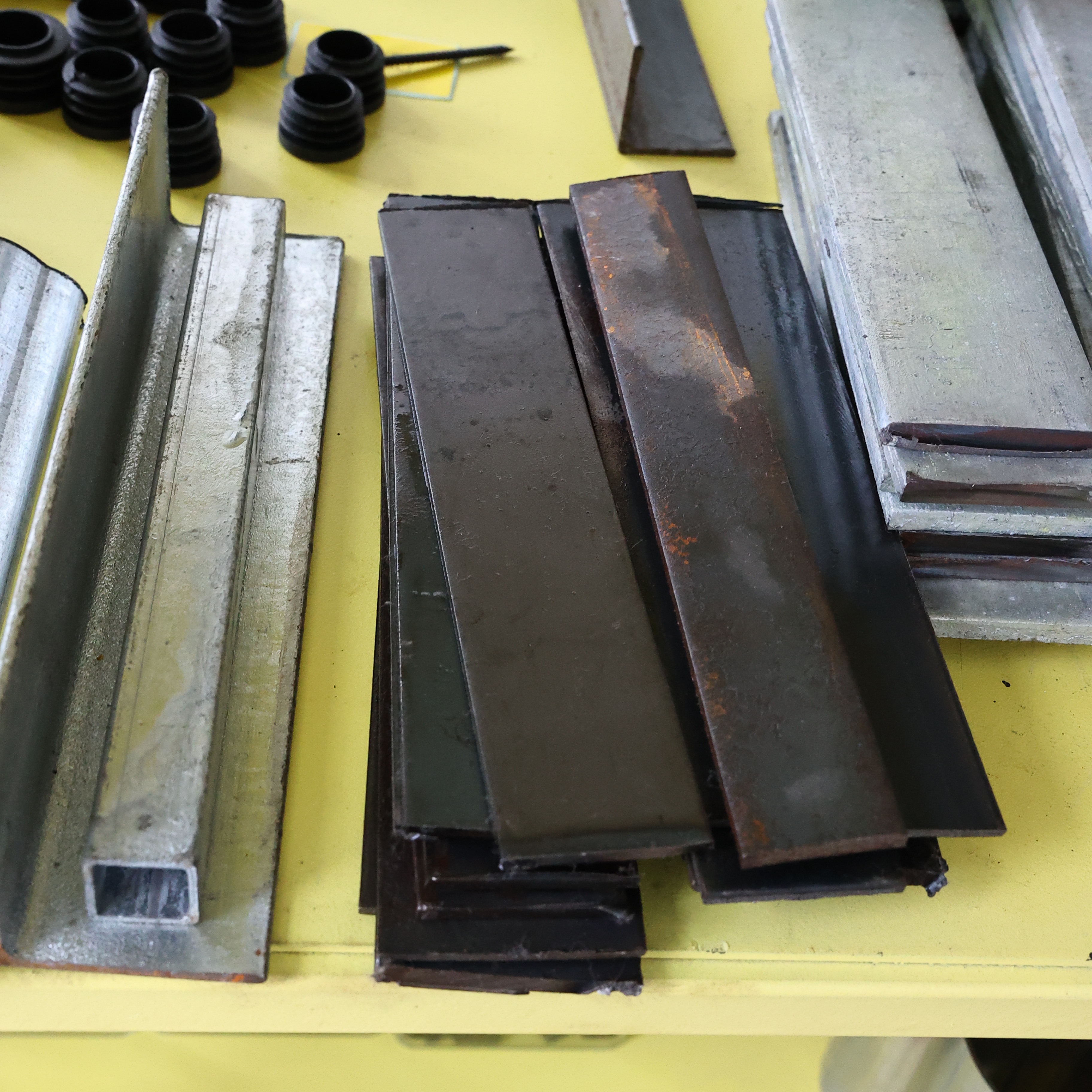 Flat iron, cold-drawn flat steel, flat iron slitted flat iron, flat steel black flat iron, galvanized flat iron, hot-dip galvanized flat iron Application Scenario
