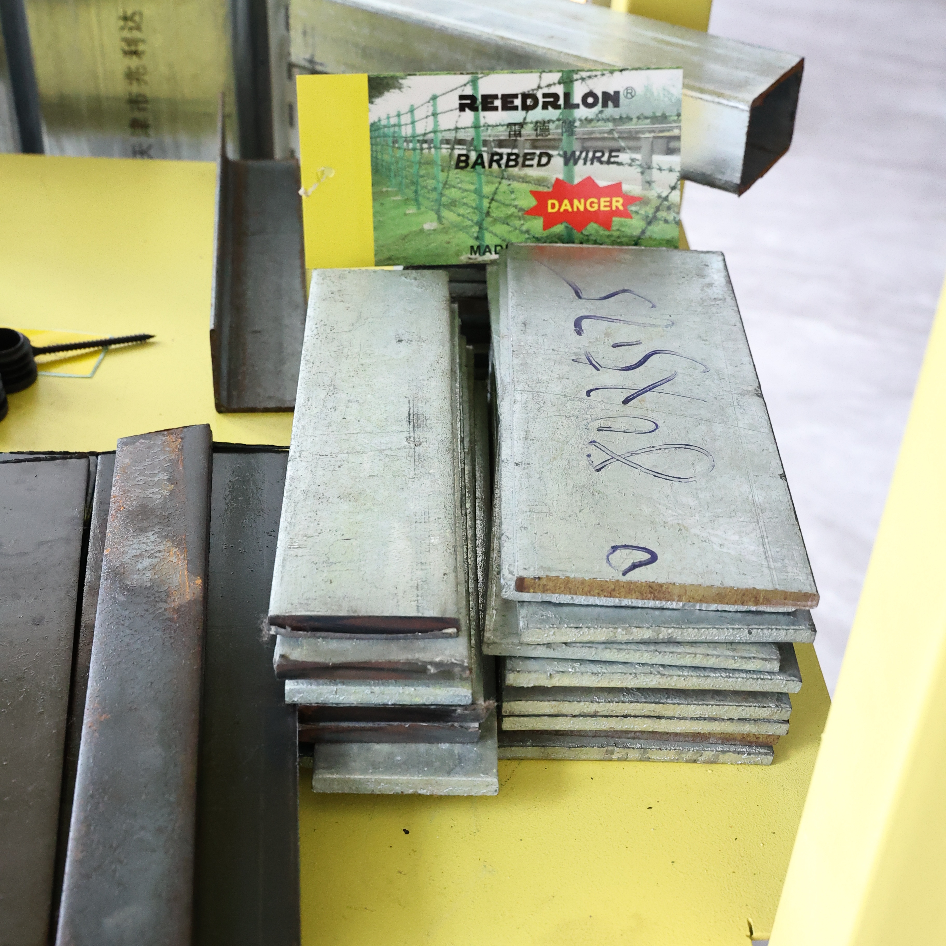 Flat iron, cold-drawn flat steel, flat iron slitted flat iron, flat steel black flat iron, galvanized flat iron, hot-dip galvanized flat iron Specification image