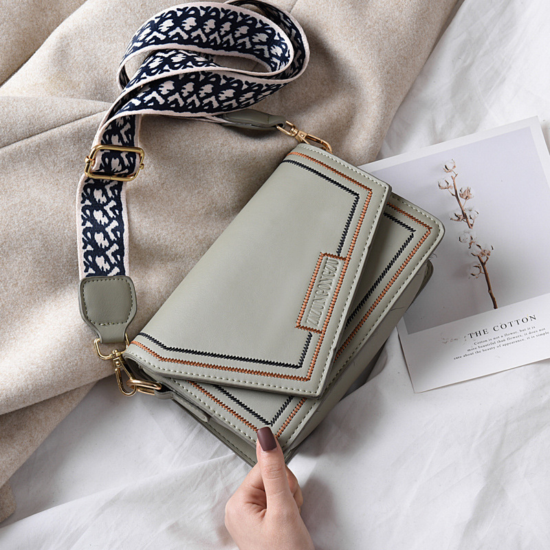 Small square bag, versatile single-shoulder crossbody bag, spring and summer trendy crossbody bag, large capacity, new style, sweet, 2025 fashion undefined