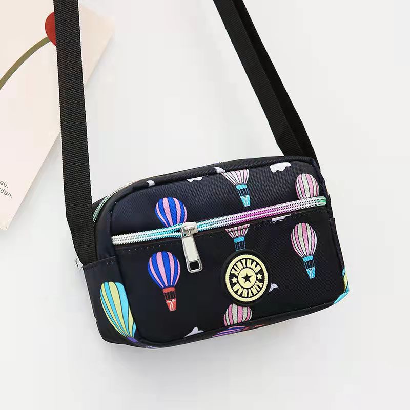 Wholesale of new bags: Women's Oxford cloth single-shoulder crossbody bags, middle-aged and elderly floral cloth small bags, loose change mobile phone bags, and street stall bags undefined