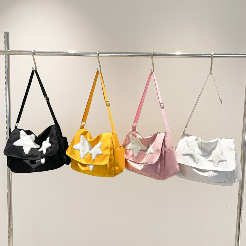 College Style Star Bag, Women's large-capacity five-pointed star canvas bag, student class bag, single-shoulder crossbody bag, tote bag Application Scenario
