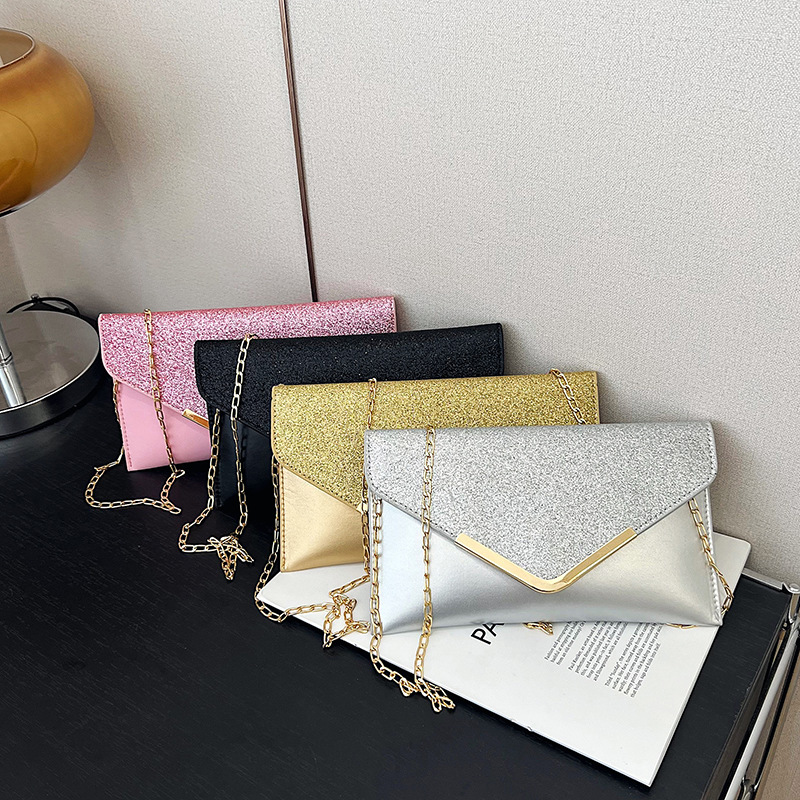 A new cross-border European and American fashion and shiny evening bag with V-shaped sequins, a clutch and chain single-shoulder crossbody bag Application Scenario