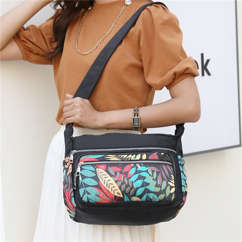 New mom bag, nylon fabric, women's printed single-shoulder crossbody bag, large-capacity canvas bag, middle-aged and elderly travel backpack Specification image