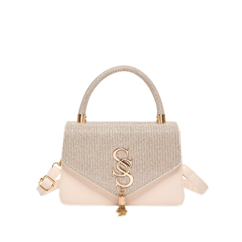 A niche quality single-shoulder bag for women, a new Spring/Summer 2024 ins minimalist and trendy fringed hand-held commuter crossbody bag Item Picture
