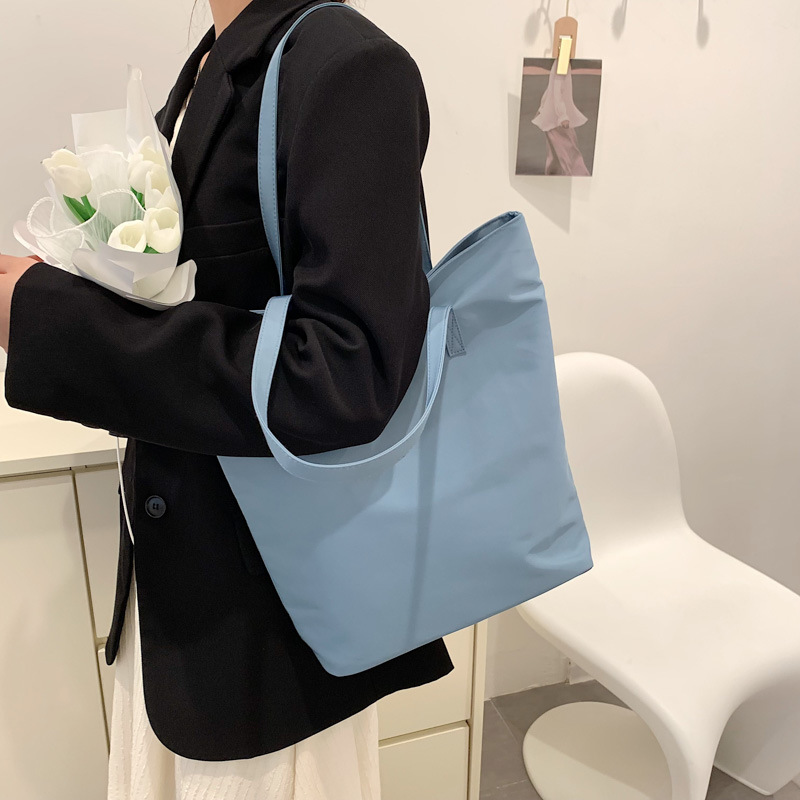Large-capacity women's single-shoulder bag, 2022 new fashionable and simple handbag, Oxford fabric tote bag for commuting to school details Picture