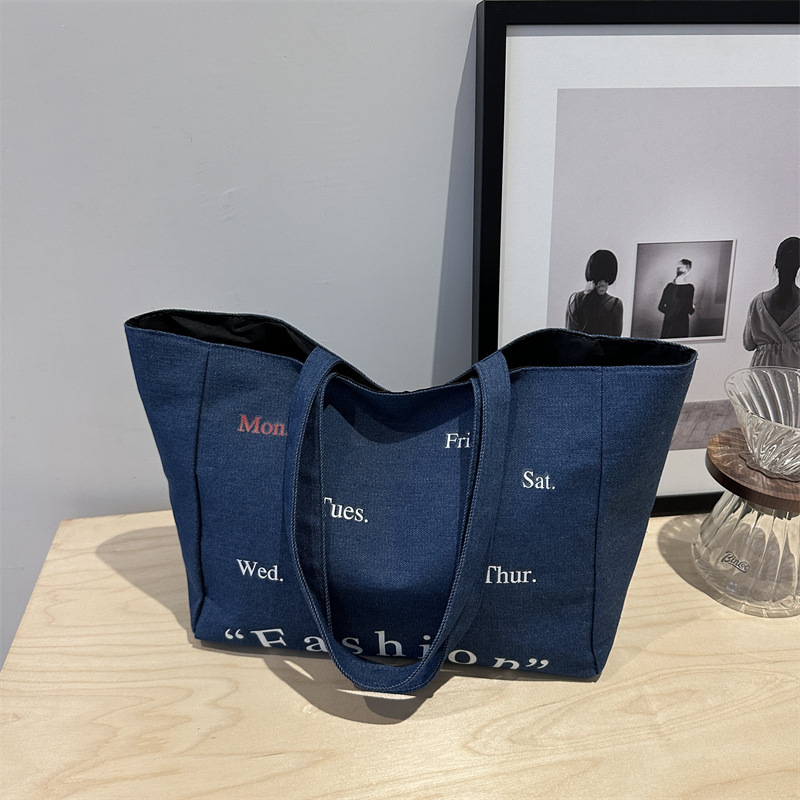 2024 Trendy retro printed denim, niche design, simple single-shoulder bag for women's commuting, fresh and clean, large underarm bag full image