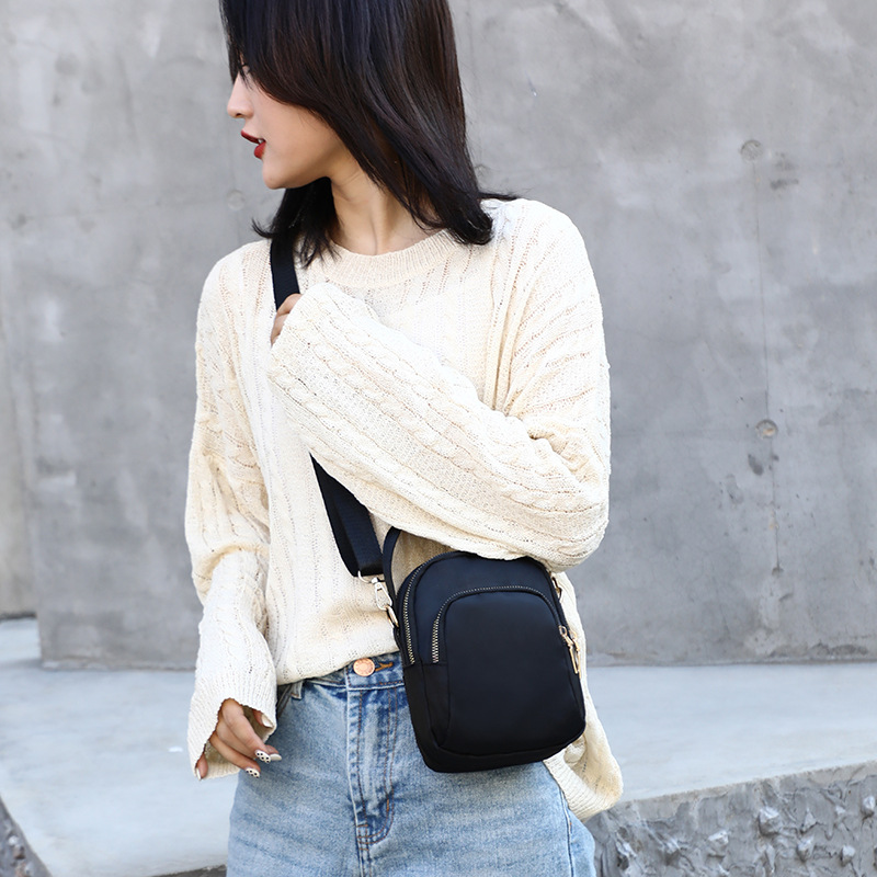 2022 new style nylon crossbody small bag, casual large-capacity hand-held shell bag, single-shoulder phone bag, versatile women's bag details Picture