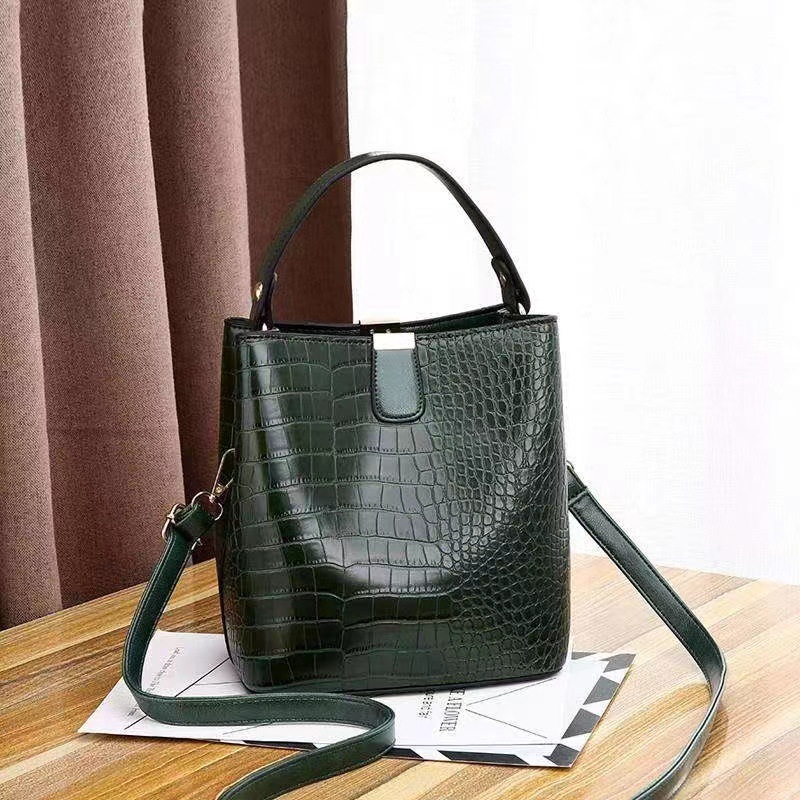 Cross-border retro light luxury bucket bag for women, 2025 new style fashionable and niche soft leather single-shoulder crossbody bag handbag undefined