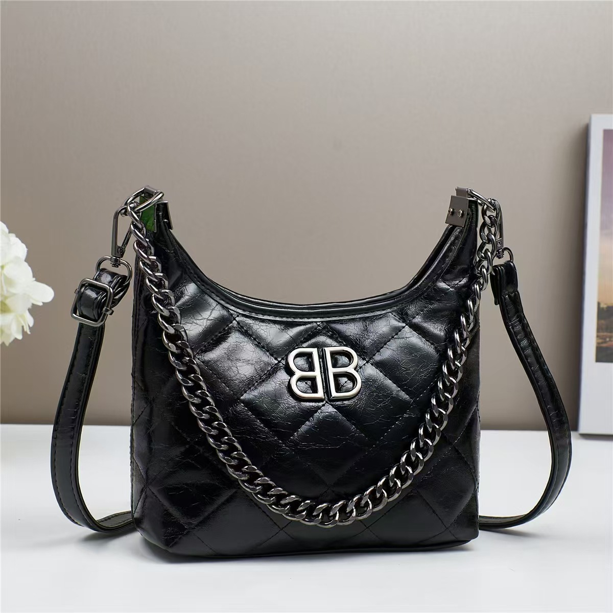 Spring and summer new Korean style simple and versatile single-shoulder crossbody bag, trendy handbag, large bag, elegant, middle-aged women's bag, mom's bag undefined