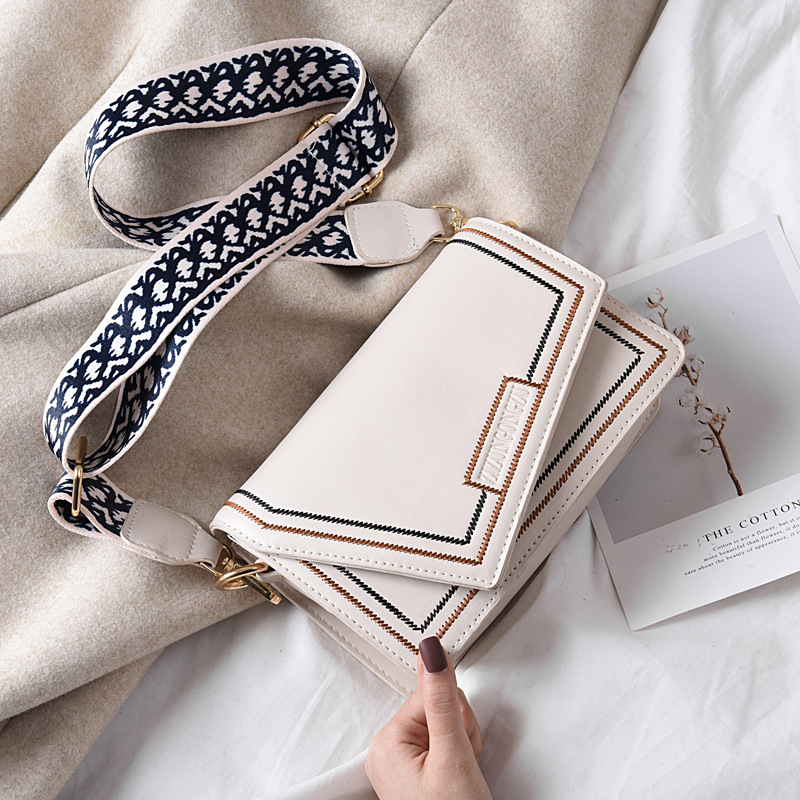Small square bag, versatile single-shoulder crossbody bag, spring and summer trendy crossbody bag, large capacity, new style, sweet, 2025 fashion undefined