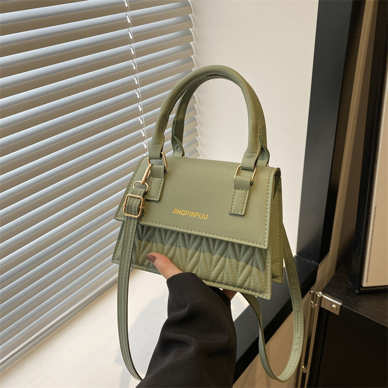 Retro and fashionable diamond-patterned embroidered thread handbag 2024 summer Korean version candy-colored casual bag single-shoulder crossbody bag trend full image