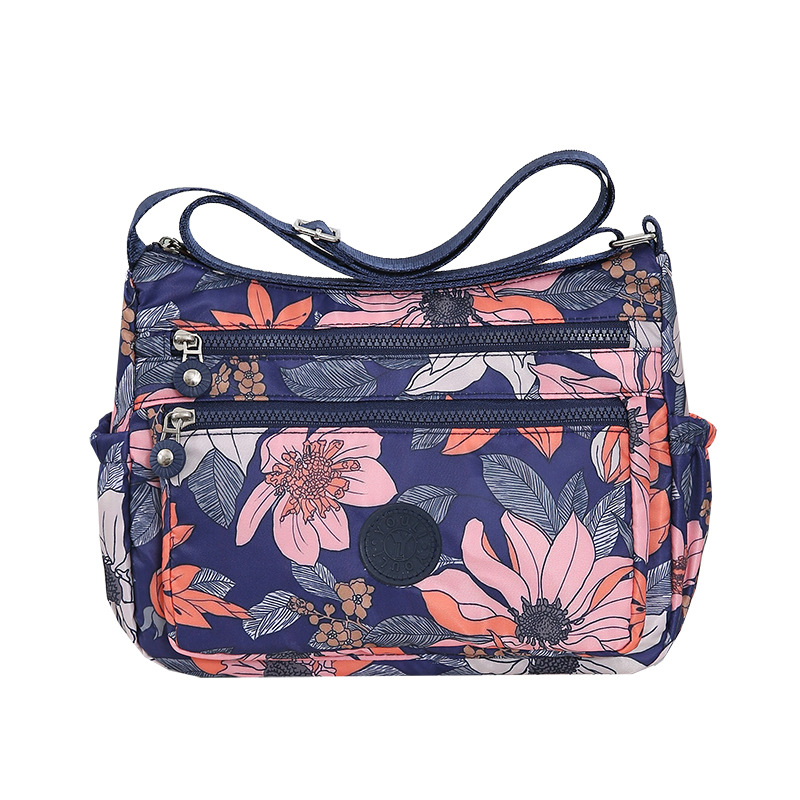 Thickened nylon fabric women's bag, large-capacity single-shoulder crossbody bag, middle-aged mother's bag, lightweight travel backpack Item Picture
