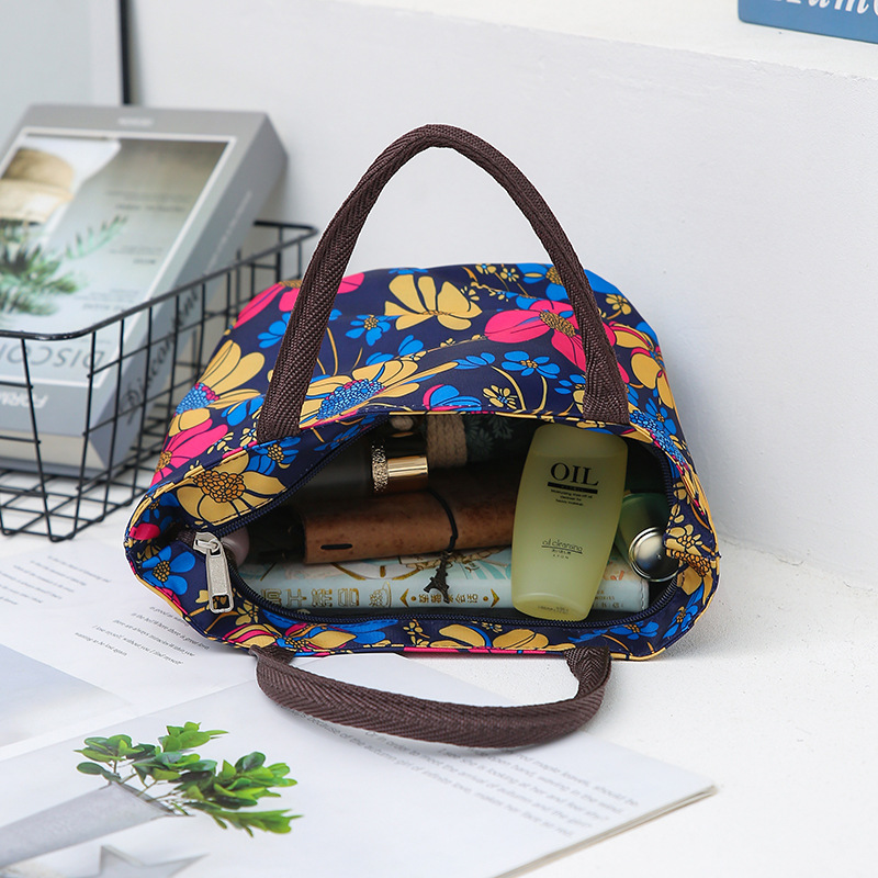 Waterproof hand-held flower cloth bag, bento bag, hand-held lunch box bag, mommy bag, small square bag, lunch bag, vegetable bag, street stall bag Application Scenario